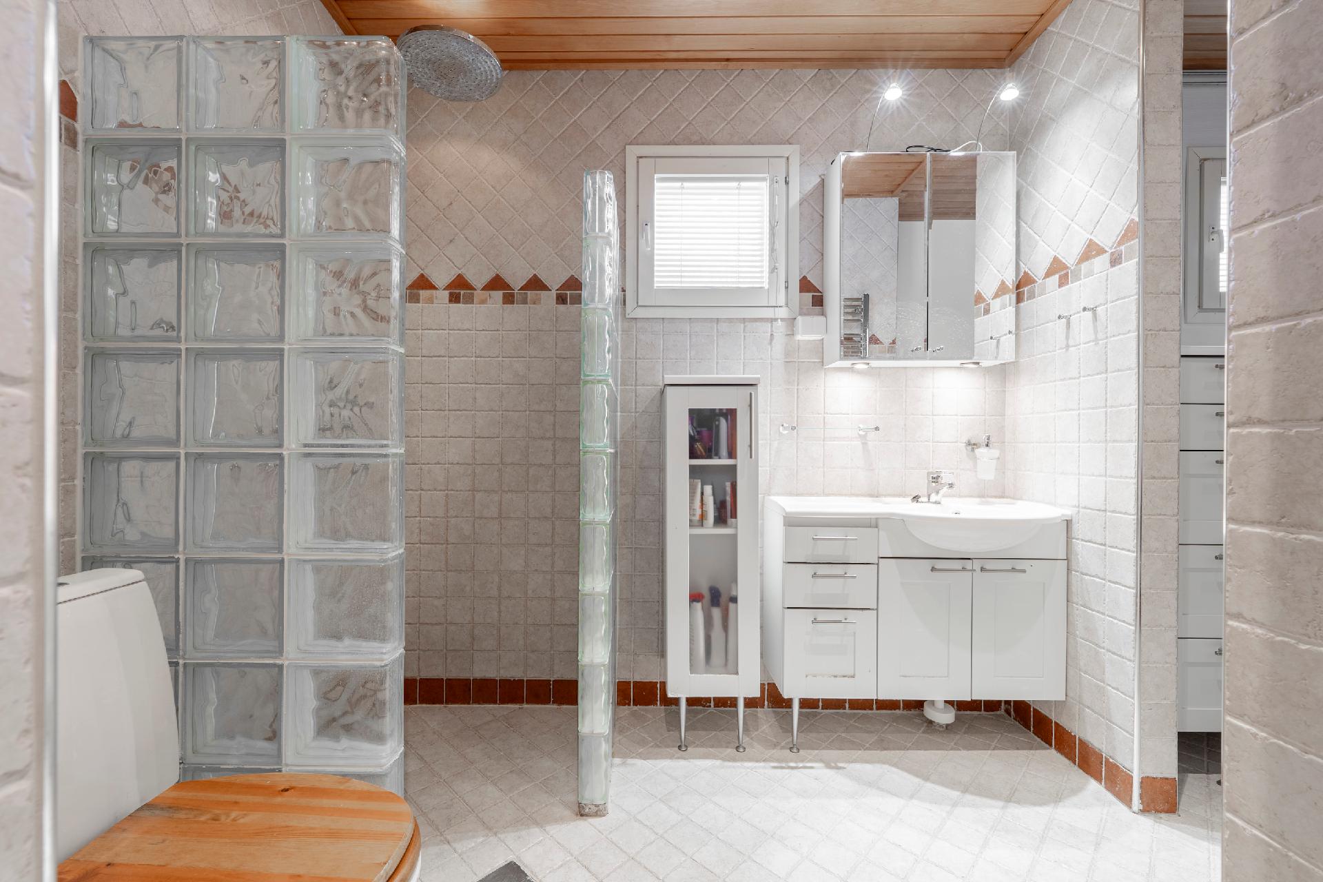 Vahverotie 24, Pirtti, Kuopio