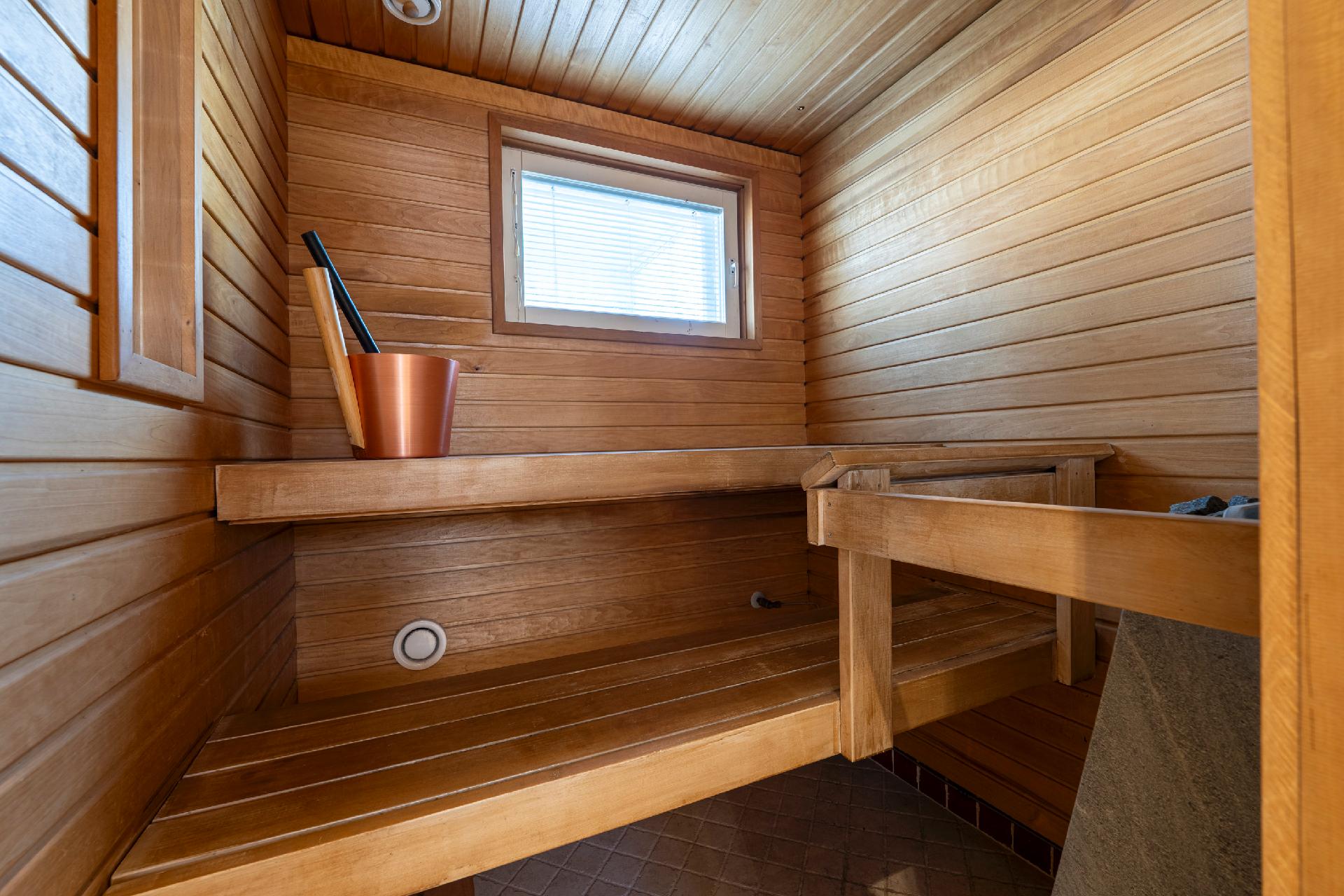 Saunassa sähkökiuas