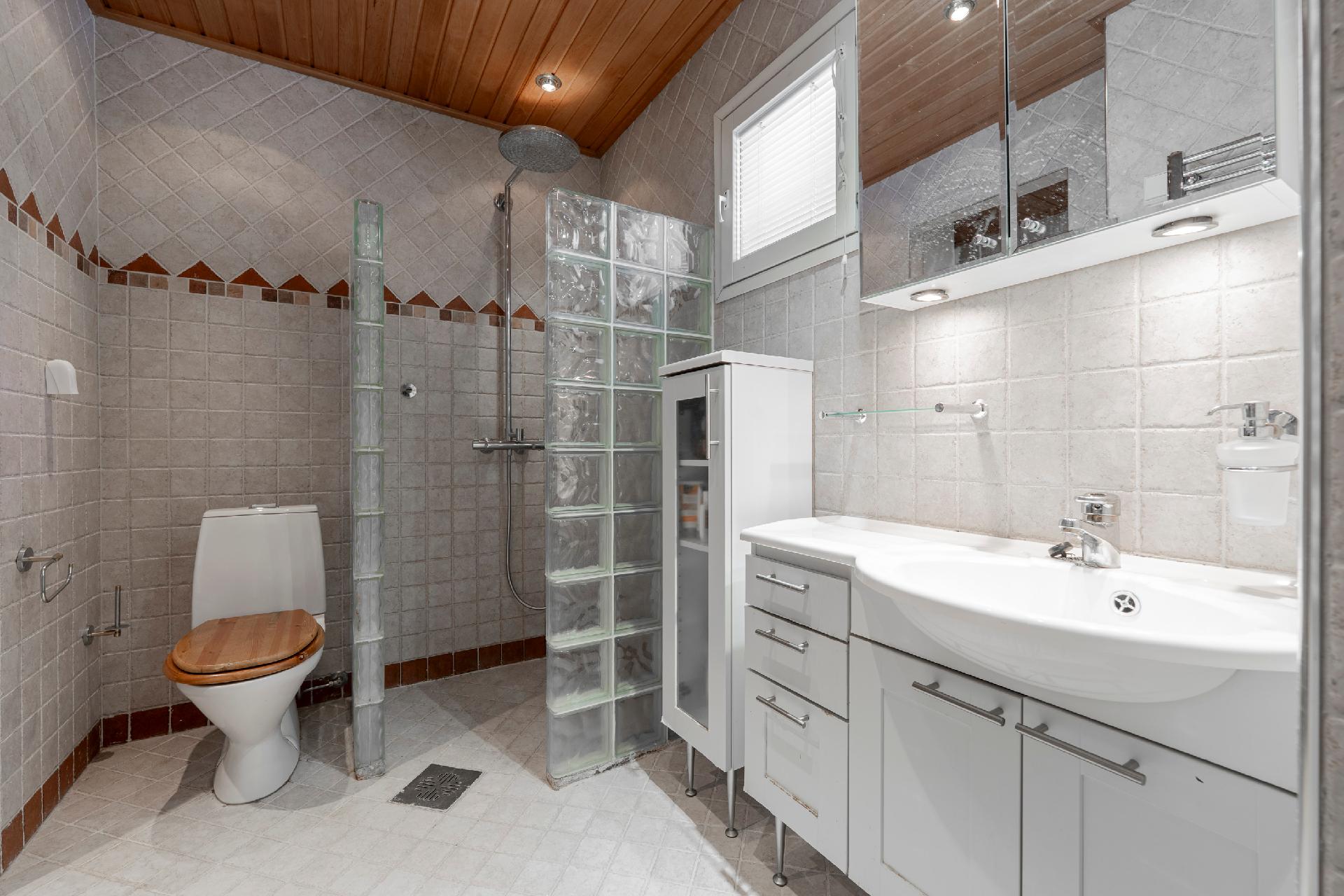 Vahverotie 24, Pirtti, Kuopio