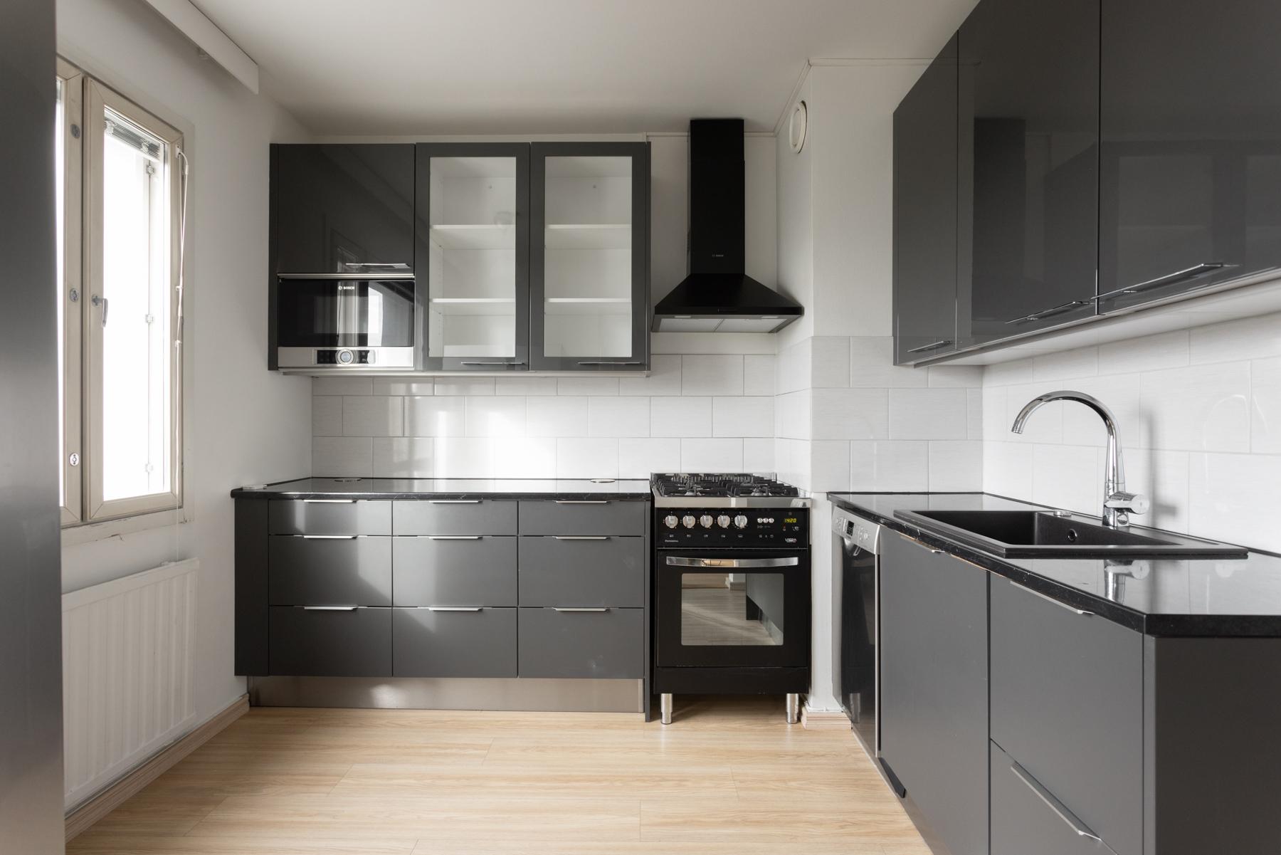 Keittiö uusittu kodinkoneineen v.2019