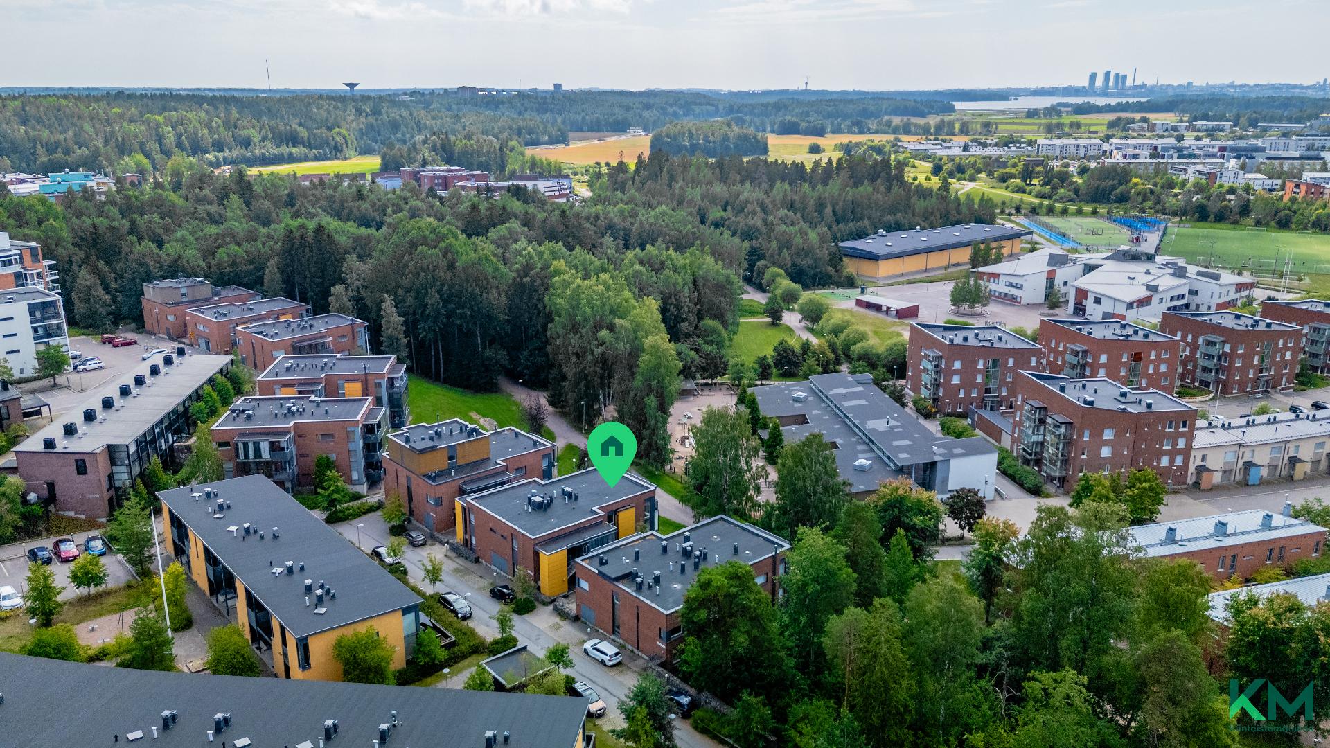 F-talo merkittynä ilmakuvaan