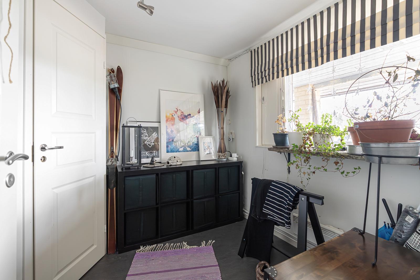 Kellarikerroksen pikkuhuone