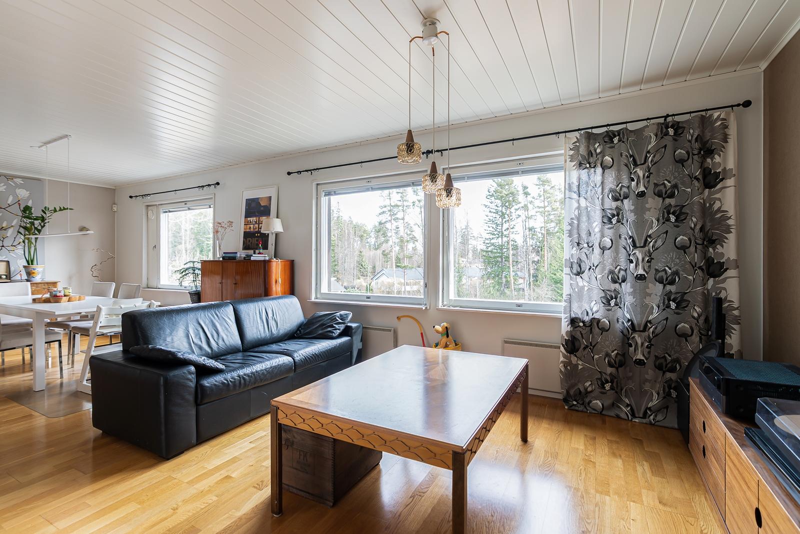 Olohuone keskikerroksessa