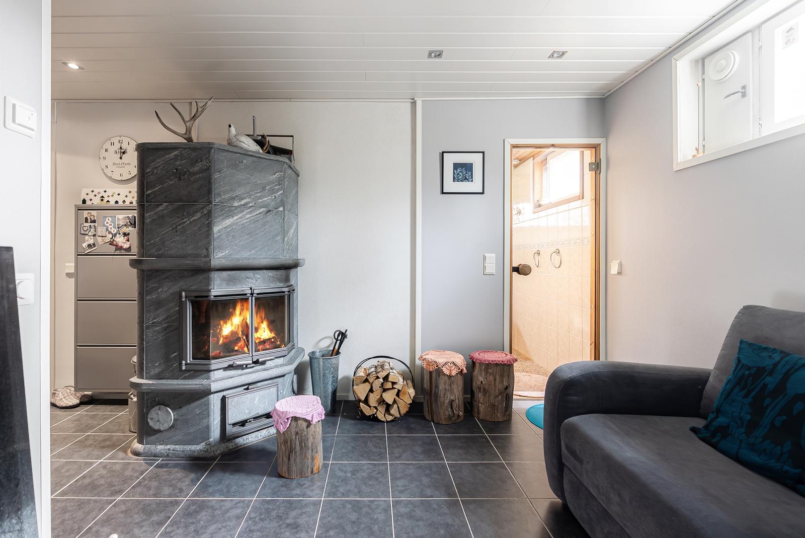 Varaava takka kellarikerroksessa