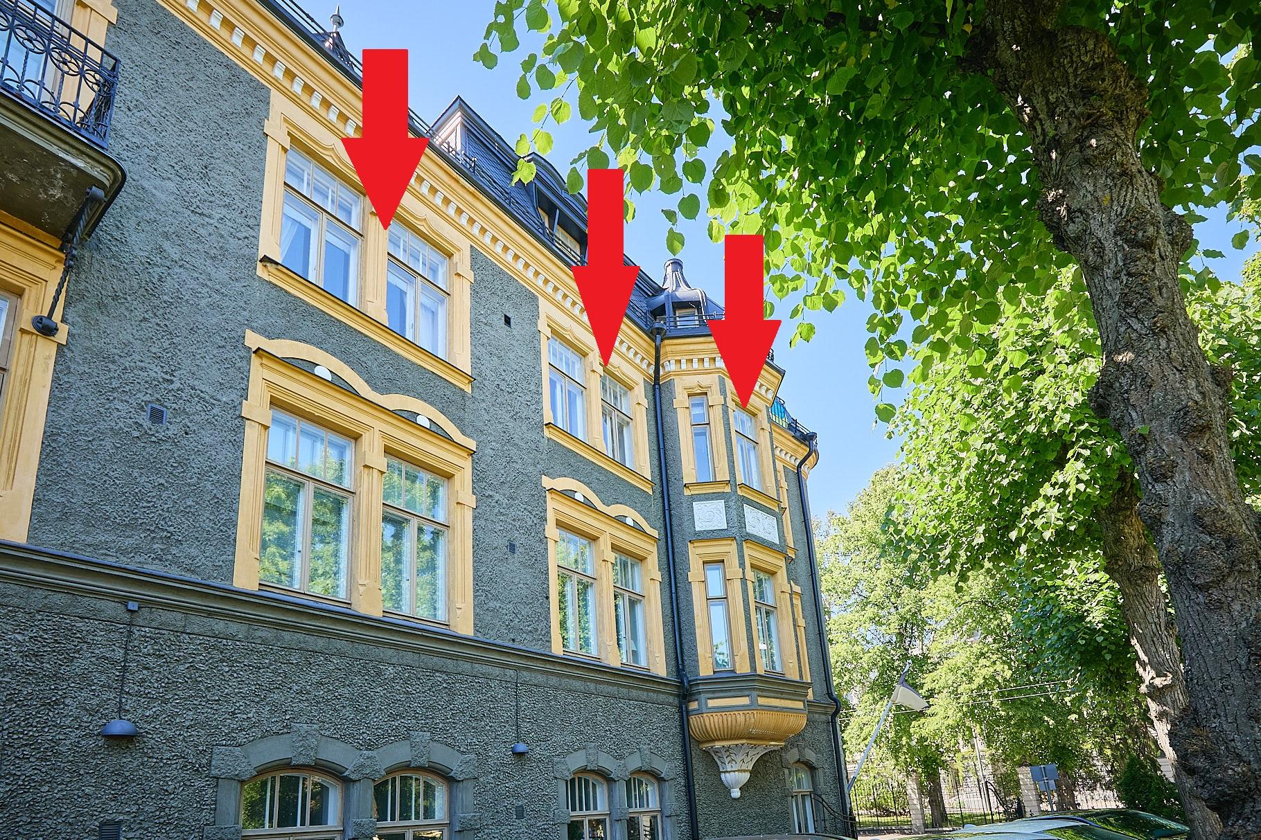 SIJAINTI TALOSSA PUISTON PUOLI