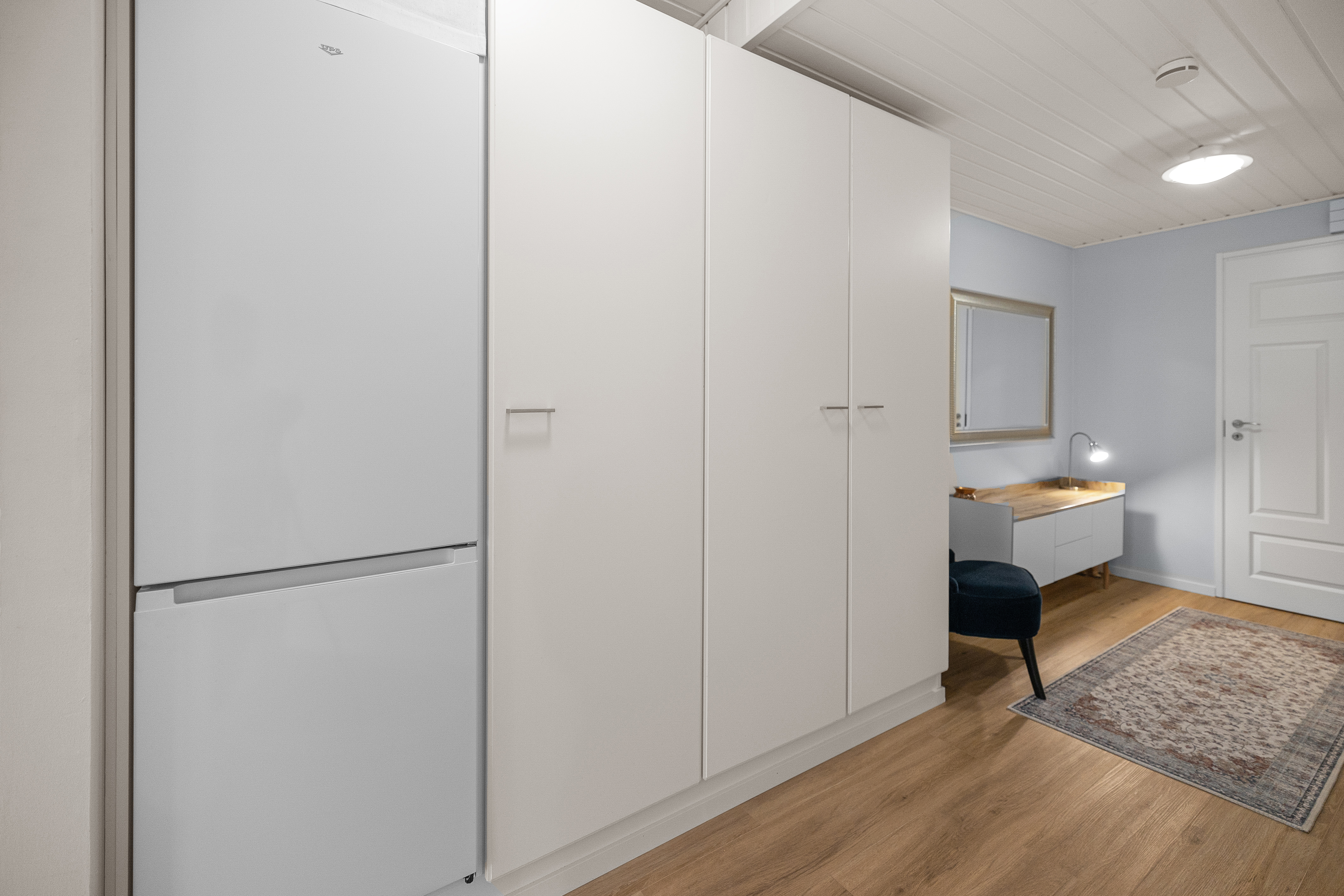 Eteisessä hyvin säilytystilaa.