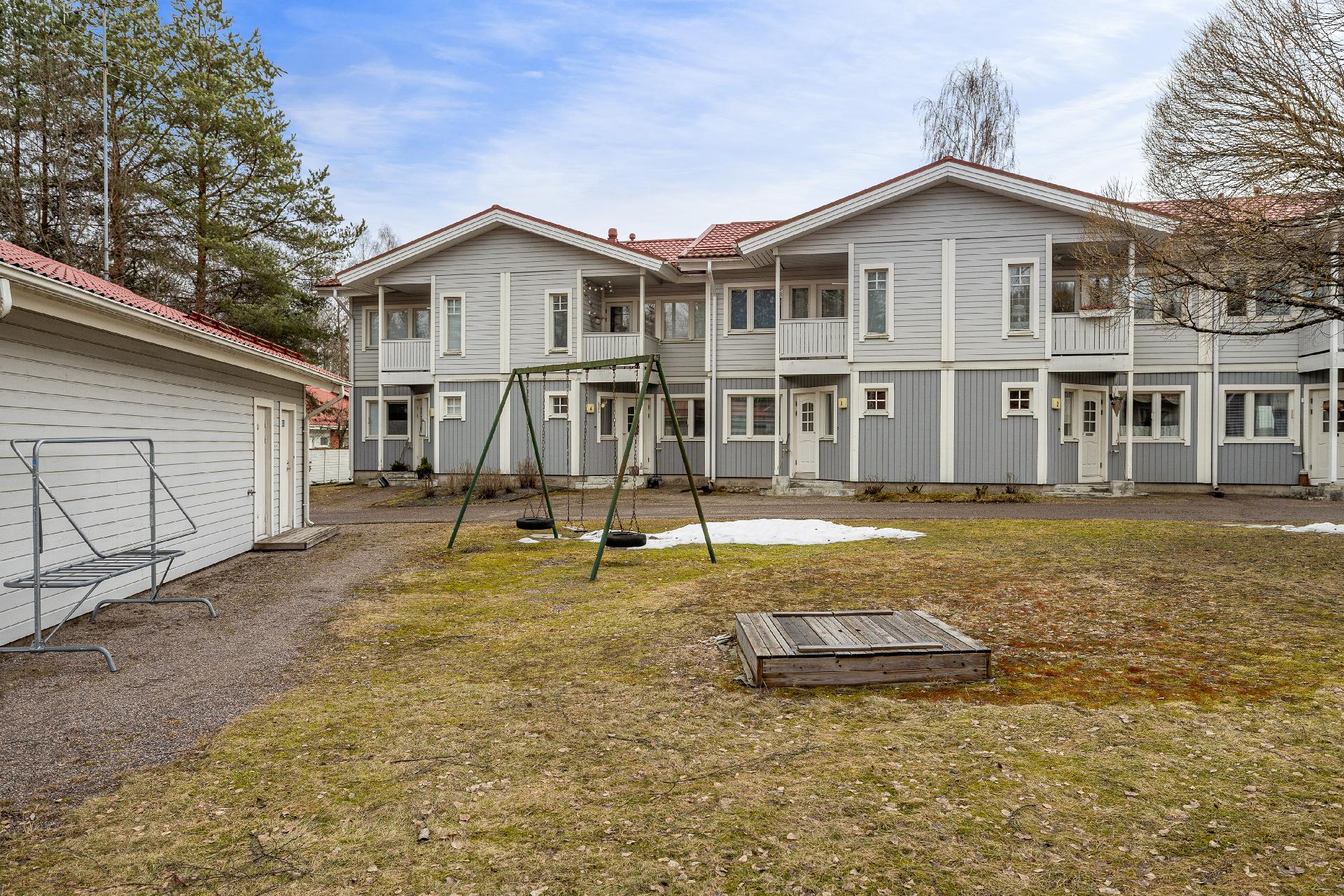 Yhtiön leikkipaikka.