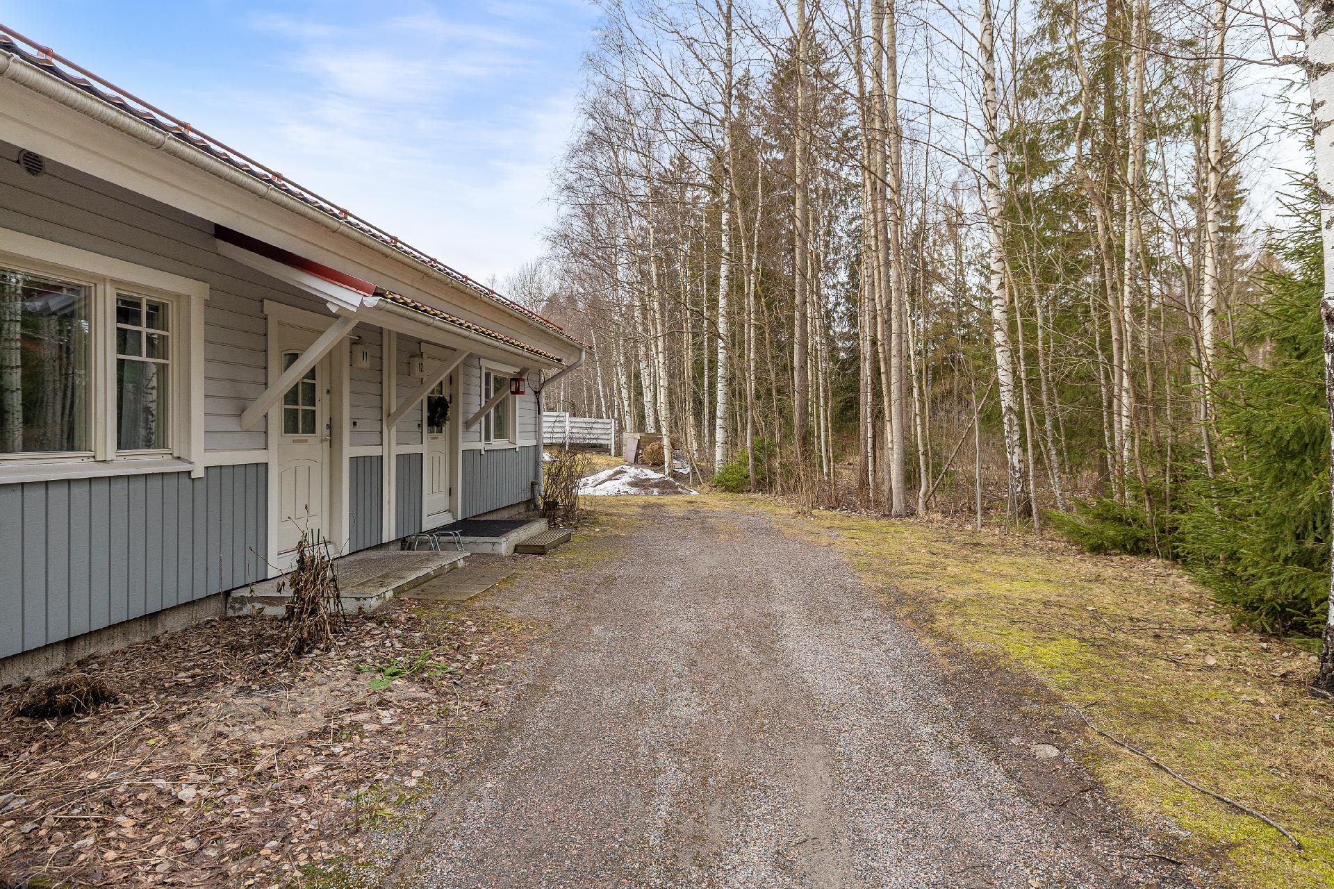 Rauhallinen sisäänkäynti.