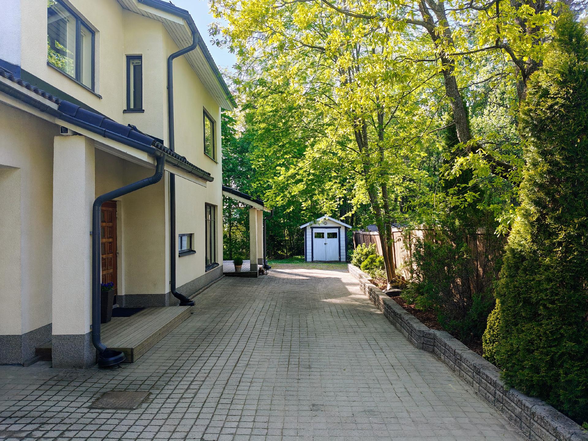 Tervetuloa idylliseen paratiisiin vihreyden syleilyyn!