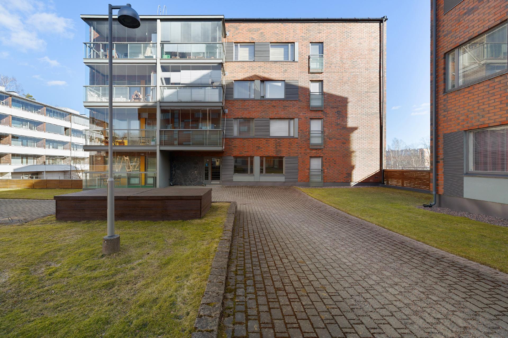 Julkisivu