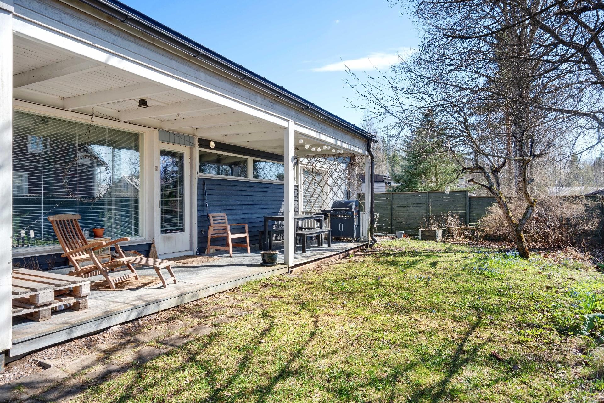 Aurinkoa omalla pihalla