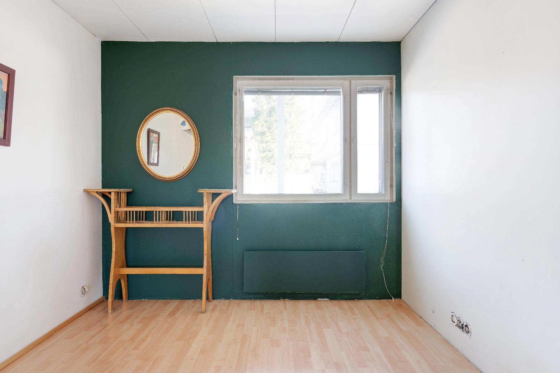 Makuuhuone olohuoneen vieressä