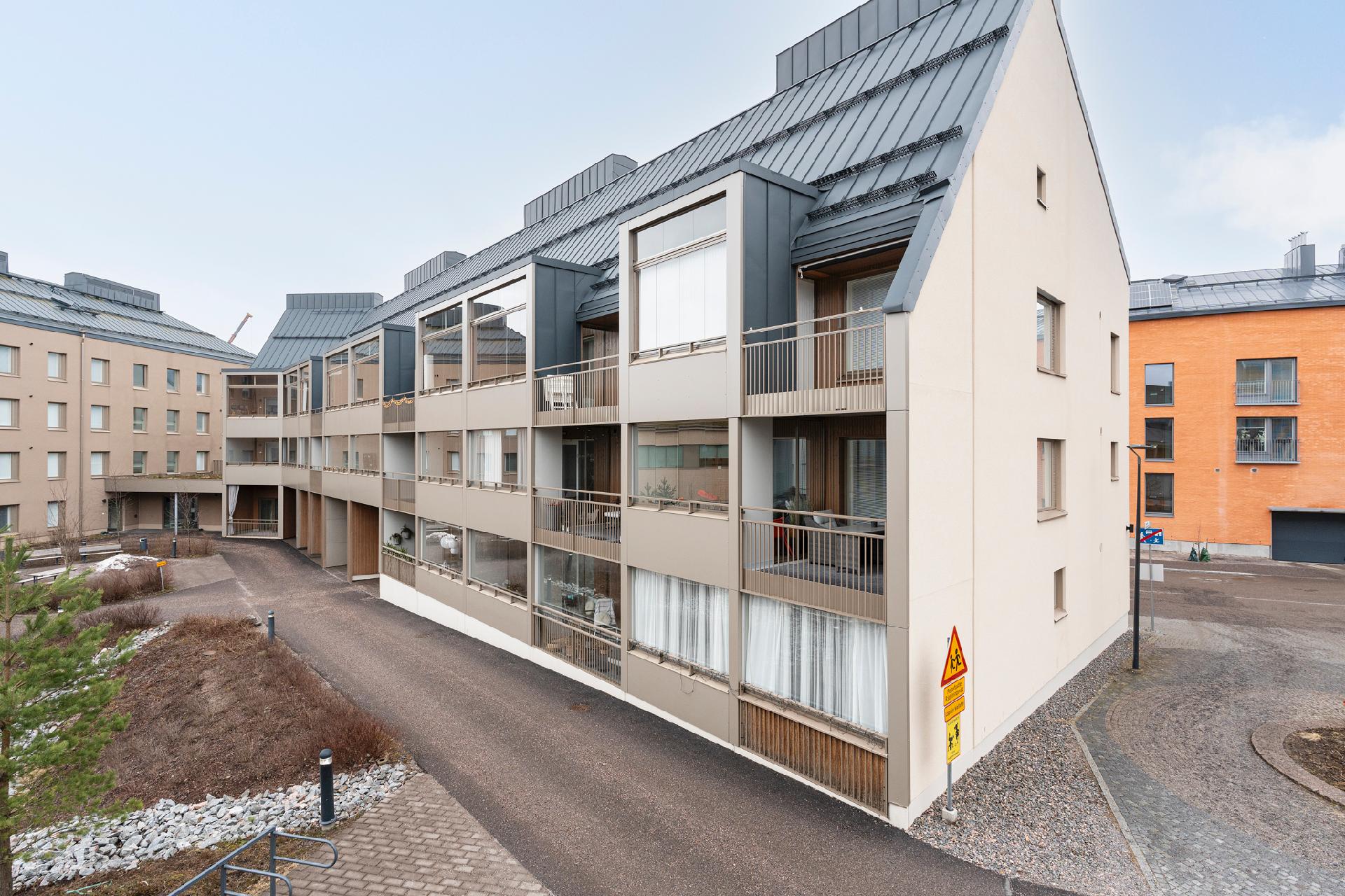 Taidemaalarinkatu 16, Kuninkaantammi, Helsinki