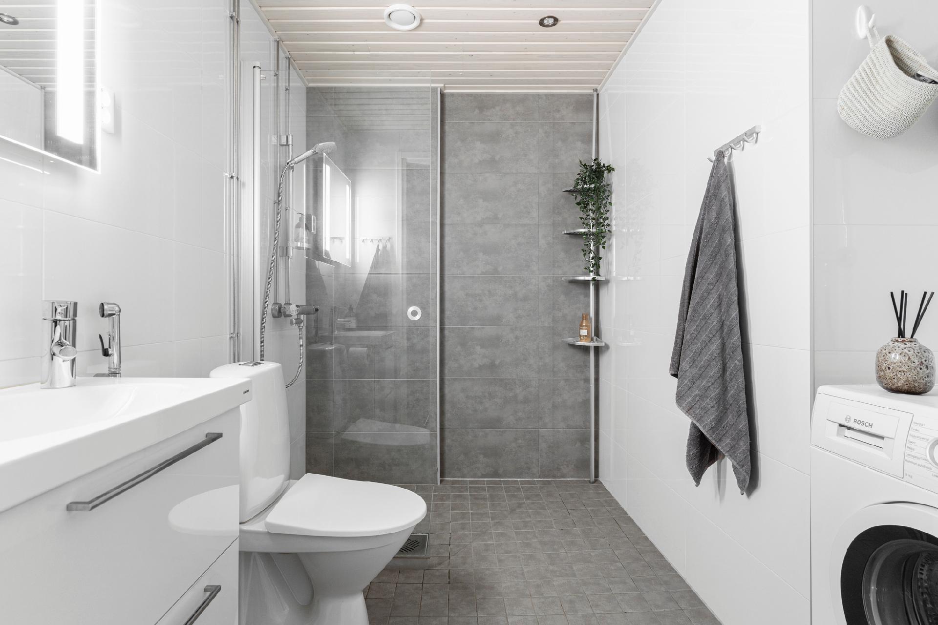 Taidemaalarinkatu 16, Kuninkaantammi, Helsinki