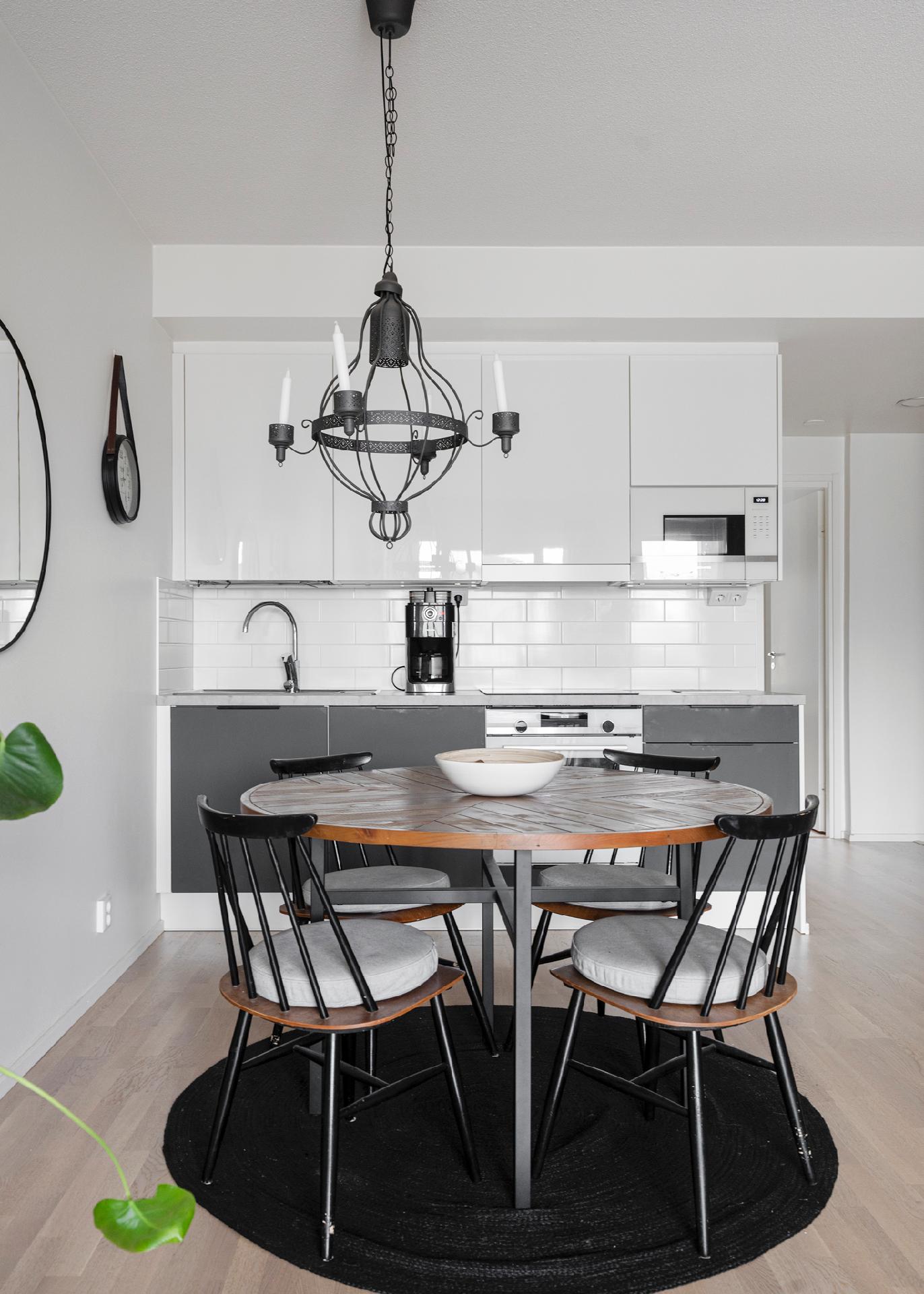 Taidemaalarinkatu 16, Kuninkaantammi, Helsinki