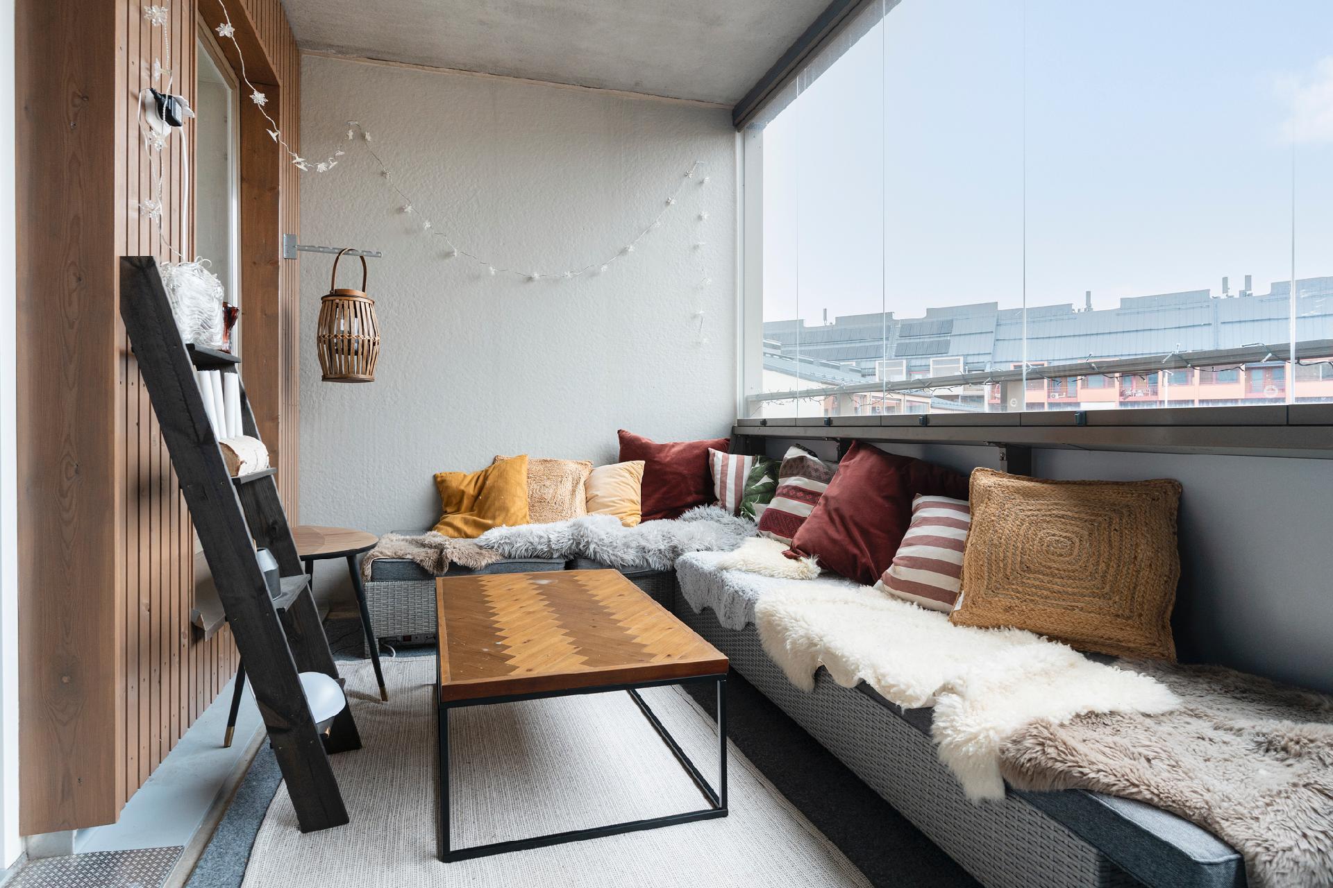 Taidemaalarinkatu 16, Kuninkaantammi, Helsinki