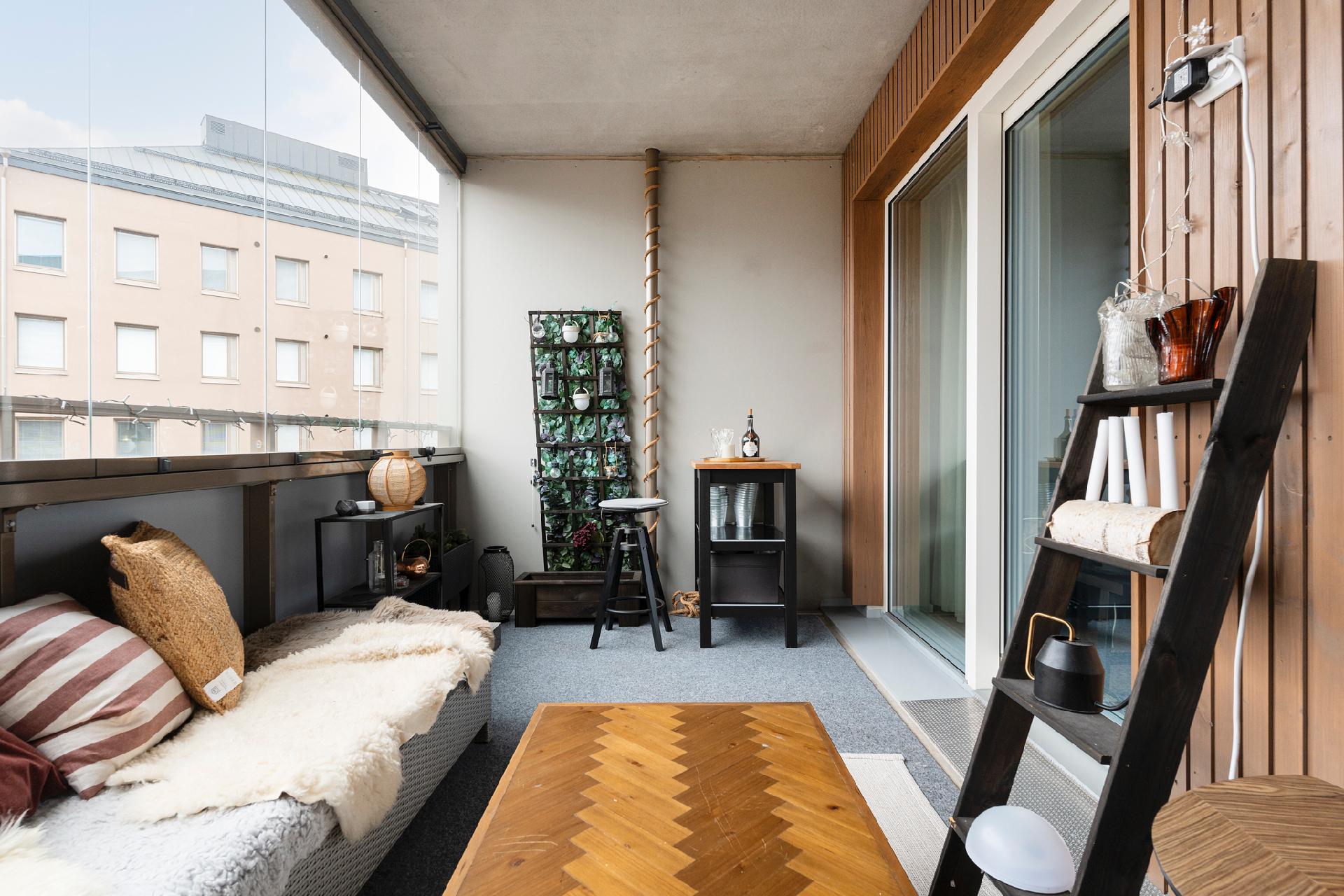 Taidemaalarinkatu 16, Kuninkaantammi, Helsinki