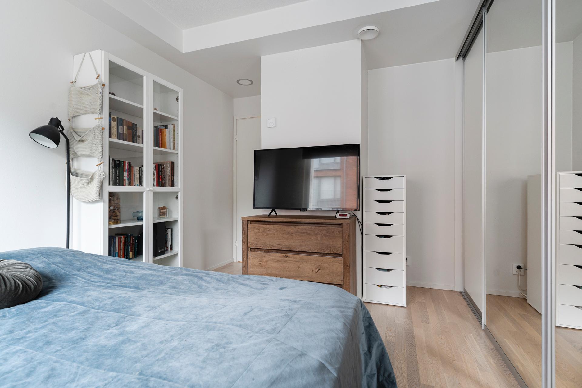 Taidemaalarinkatu 16, Kuninkaantammi, Helsinki