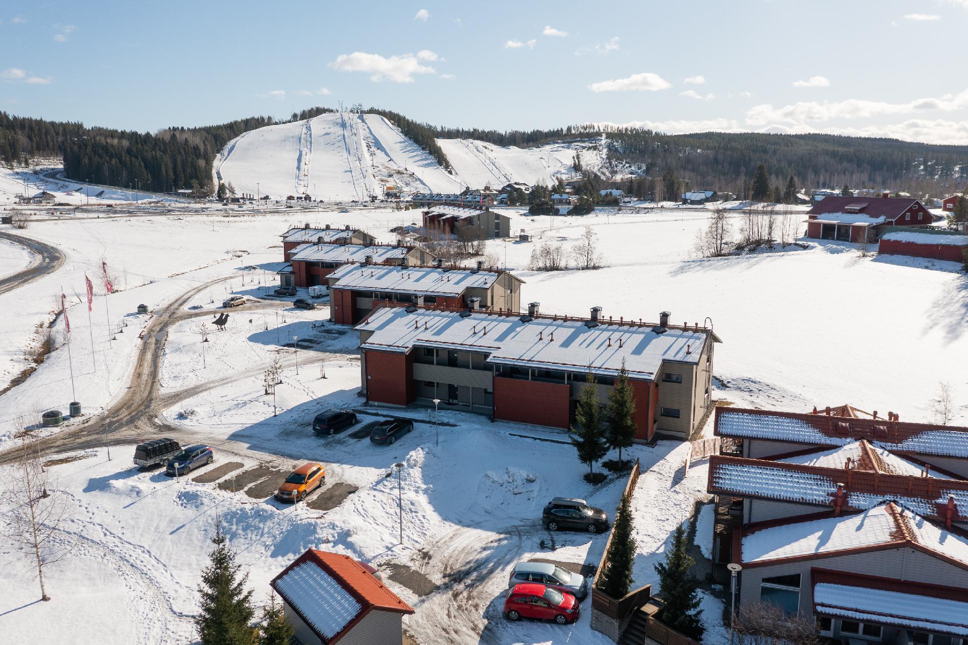 näkymä terassilta rinteisiin