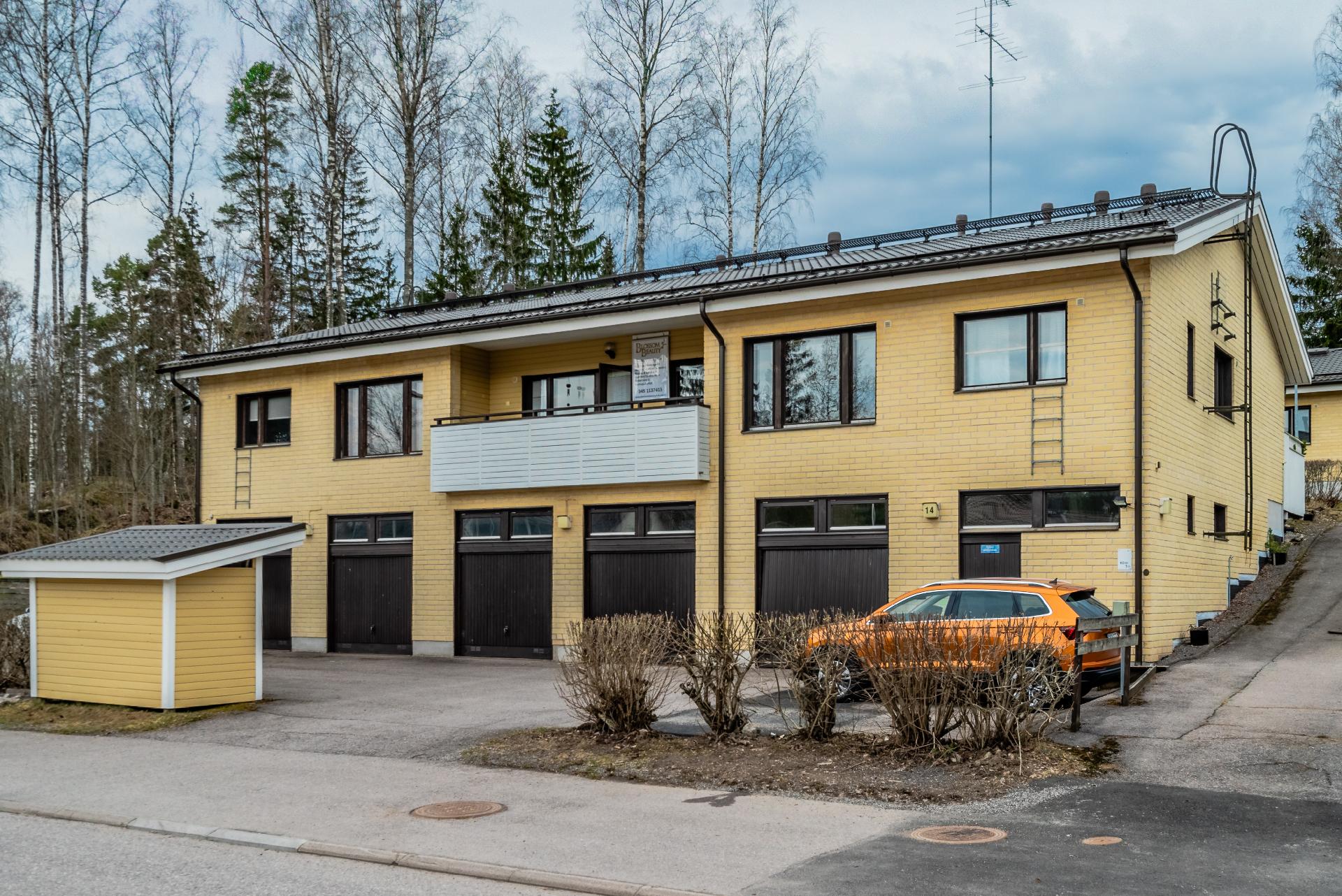 Julkisivu