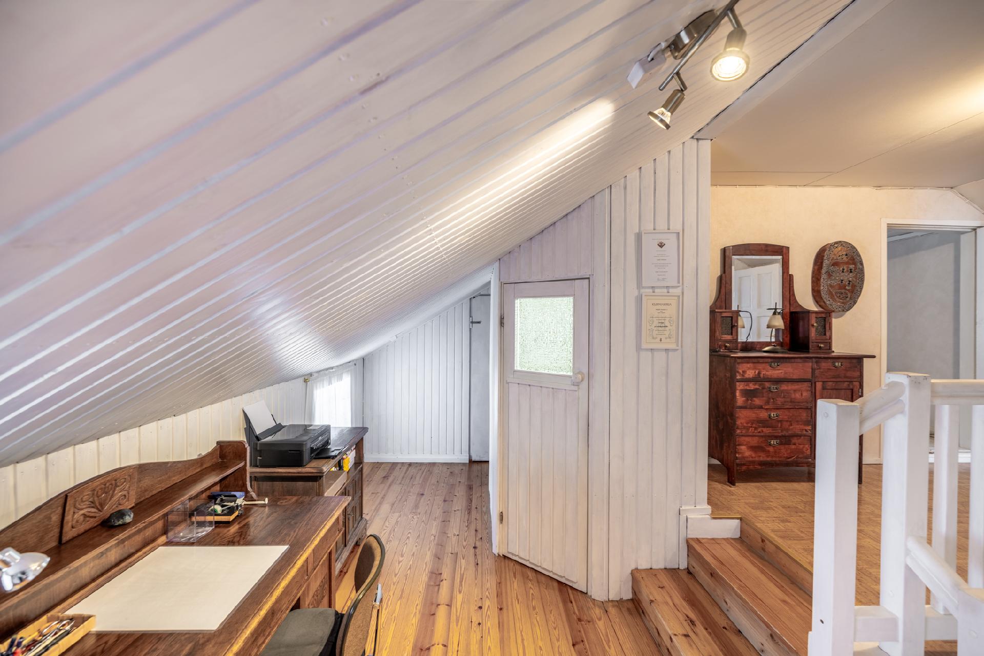 Työpiste vasemmalla