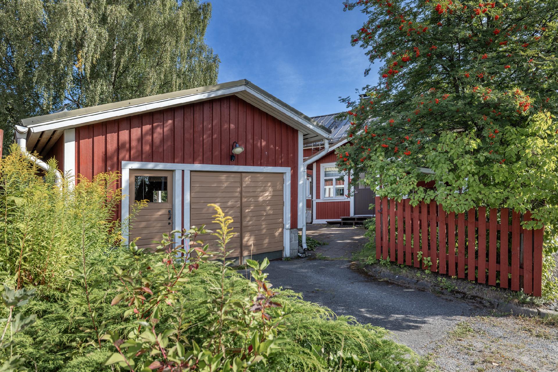 Autotalli/ piharakennus