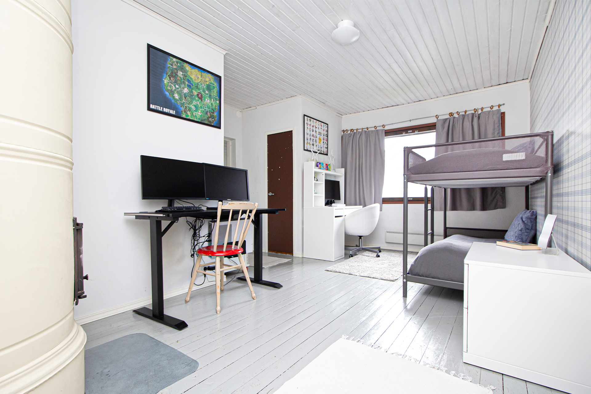 Yläkerran makuuhuone.