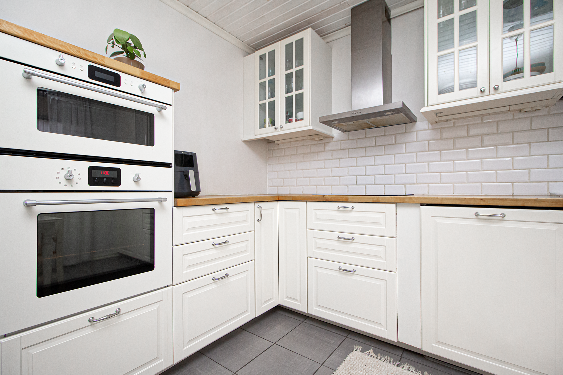 Laattalattiassa lattialämmitys.