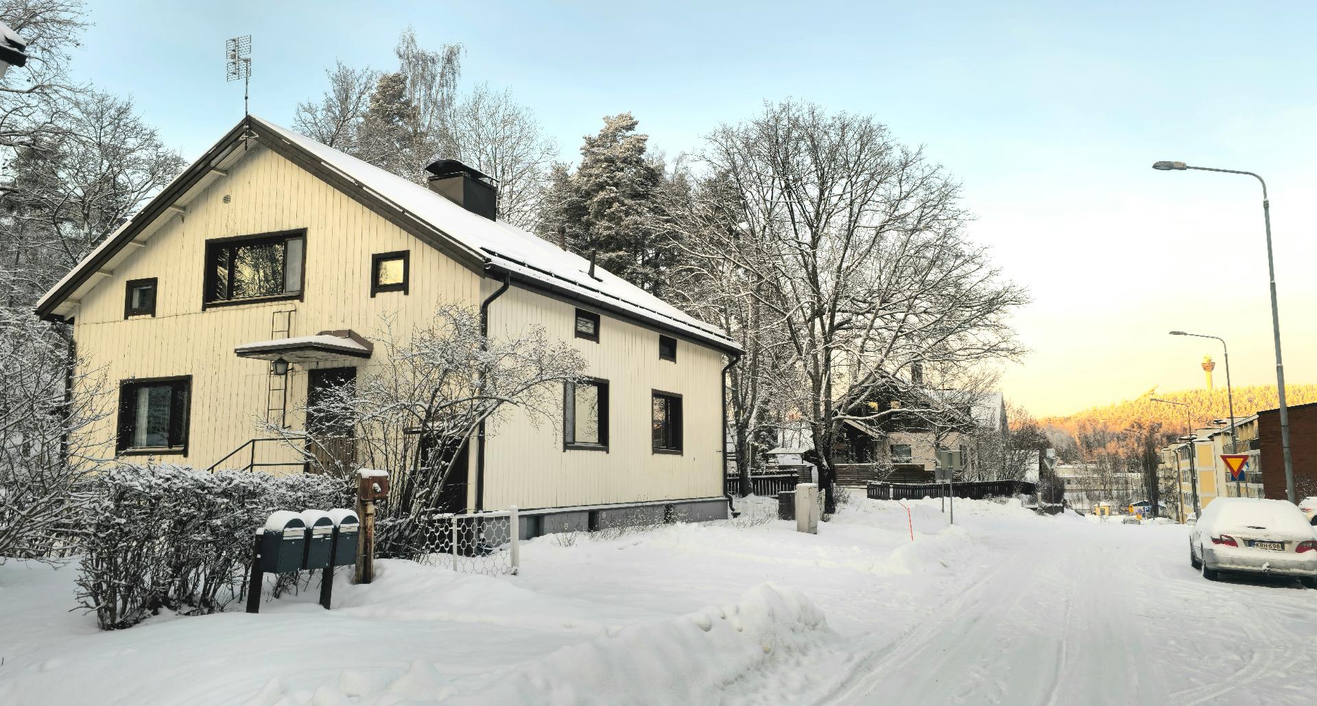 Kotiin tullessa ihaillaan Puijon Tornia