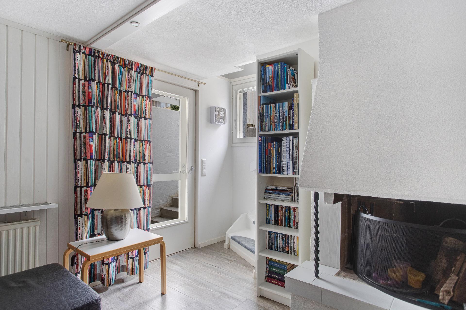 Takkahuoneesta on käynti myös pihalle