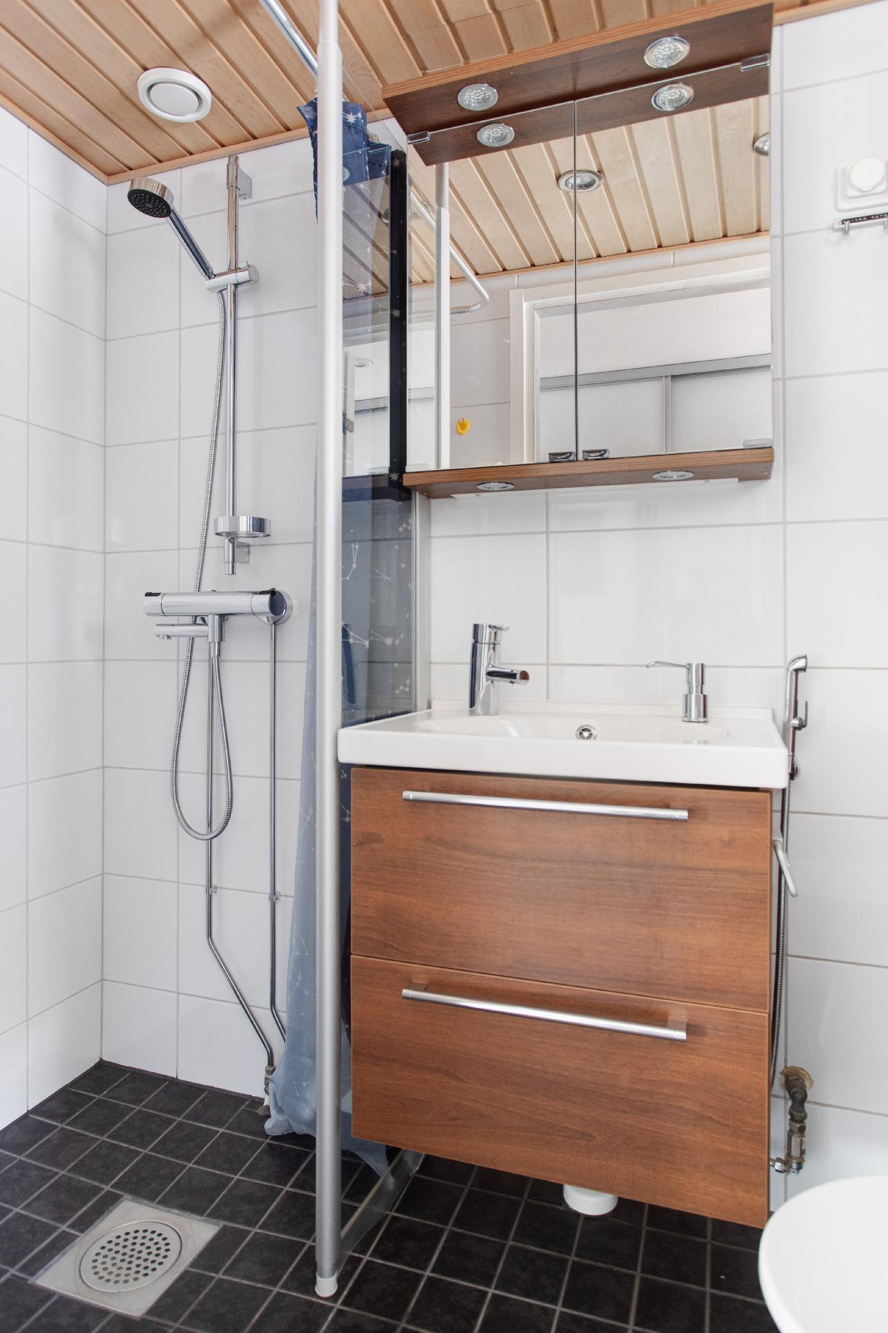 Sisääntulokerroksen kylpyhuone