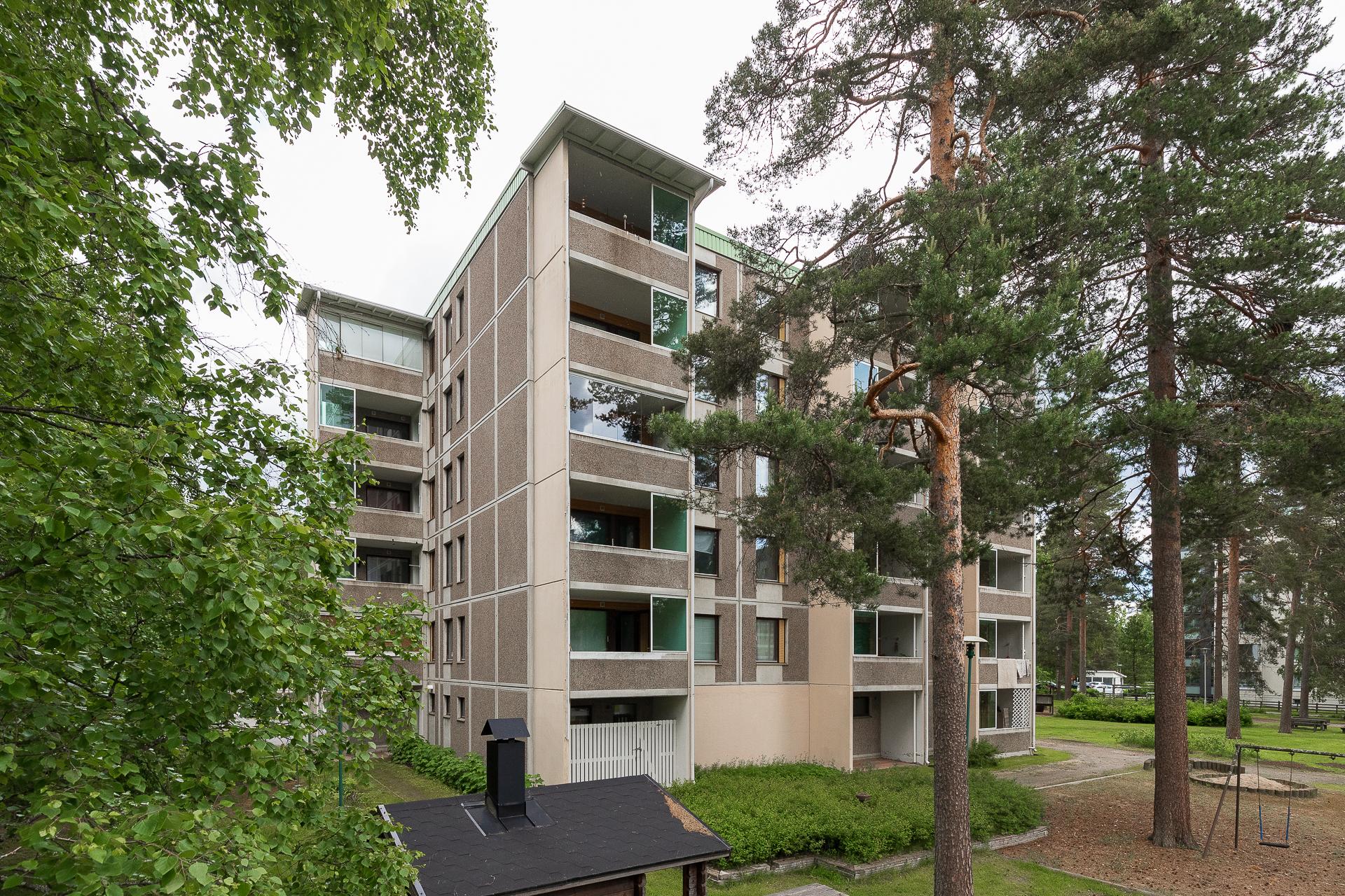 Vehreä, puistomainen ympäristö