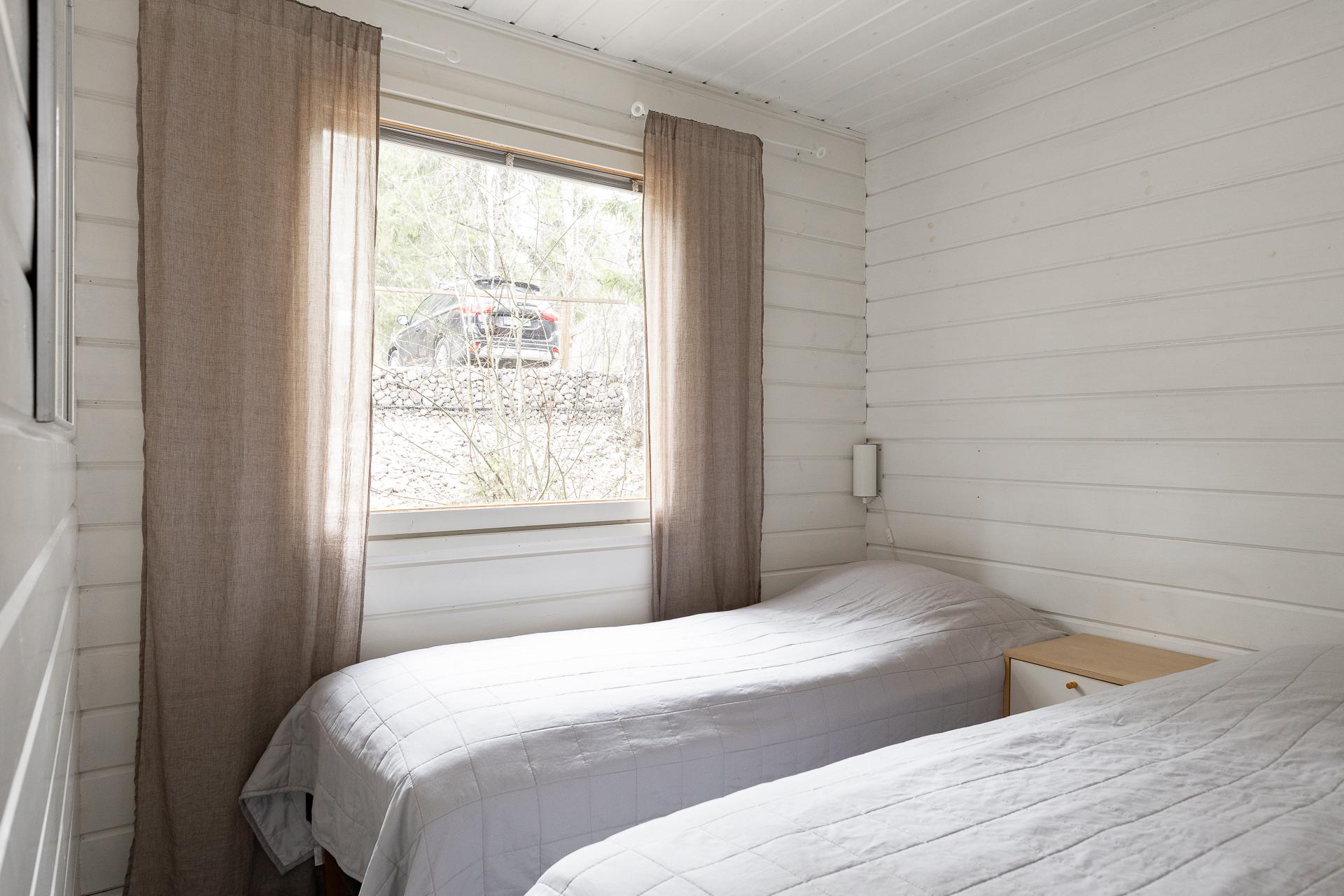 Alakerran makuuhuone