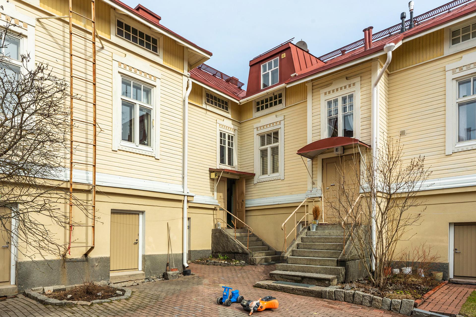 Sukkavartaankatu 11, Juhannuskylä, Tampere
