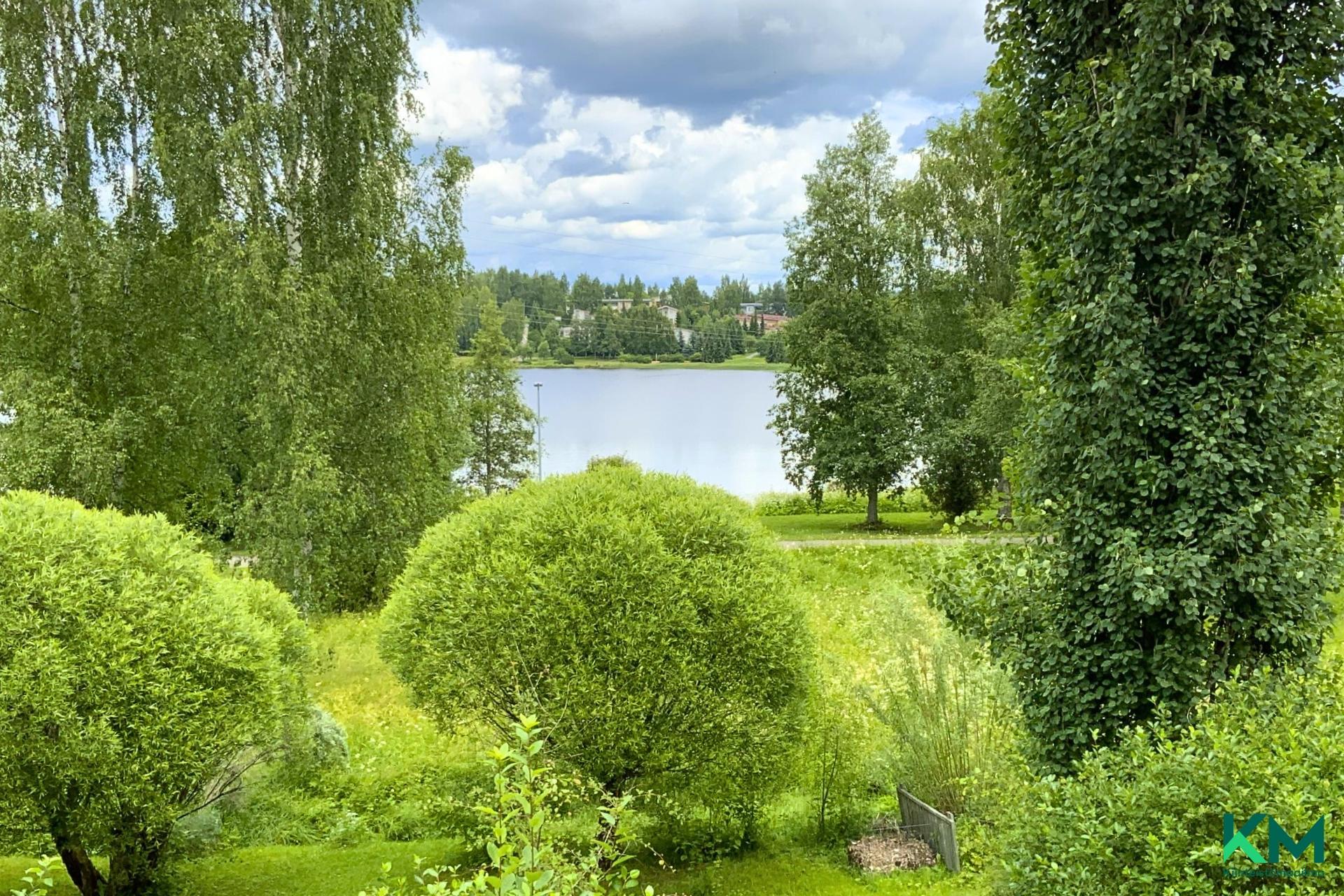 Näkymä parvekkeelta Kirkkolahdelle