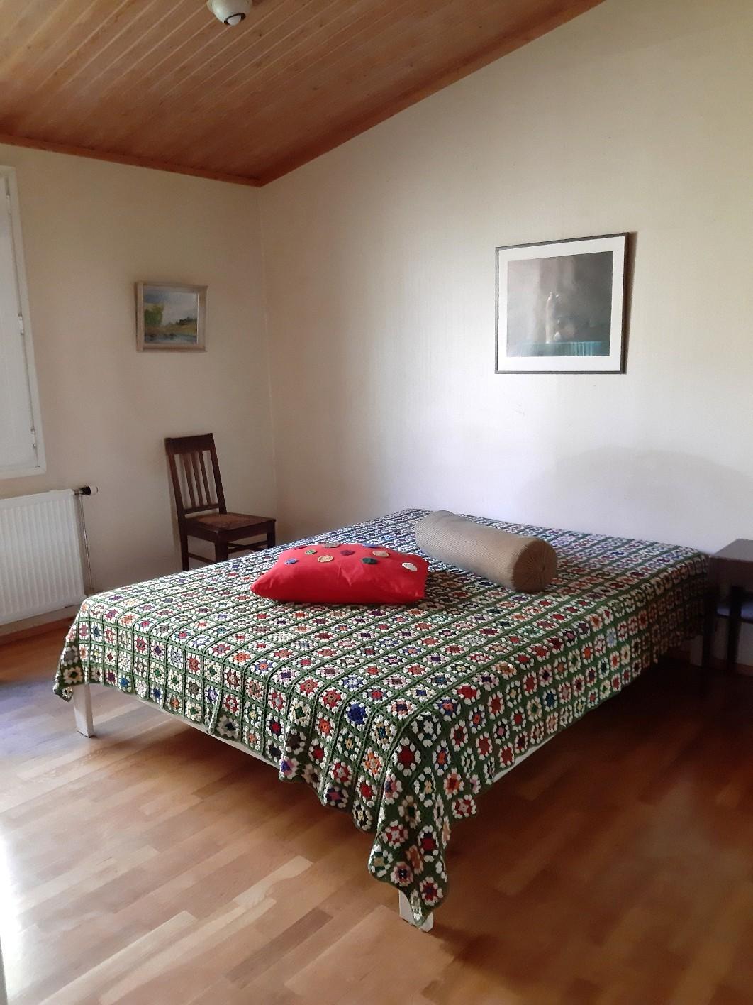 Siipirakennuksen makuuhuone