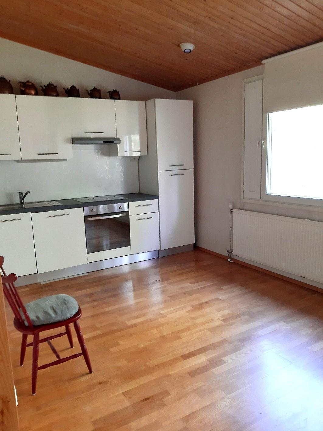 Siipirakennuksen k-oh tyhjänä