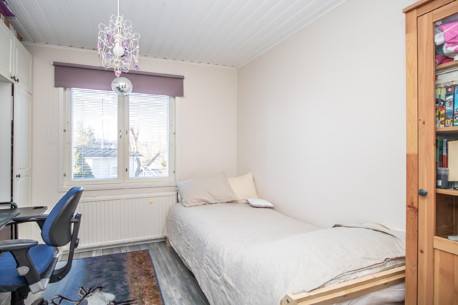 keskikerroksen makuuhuone