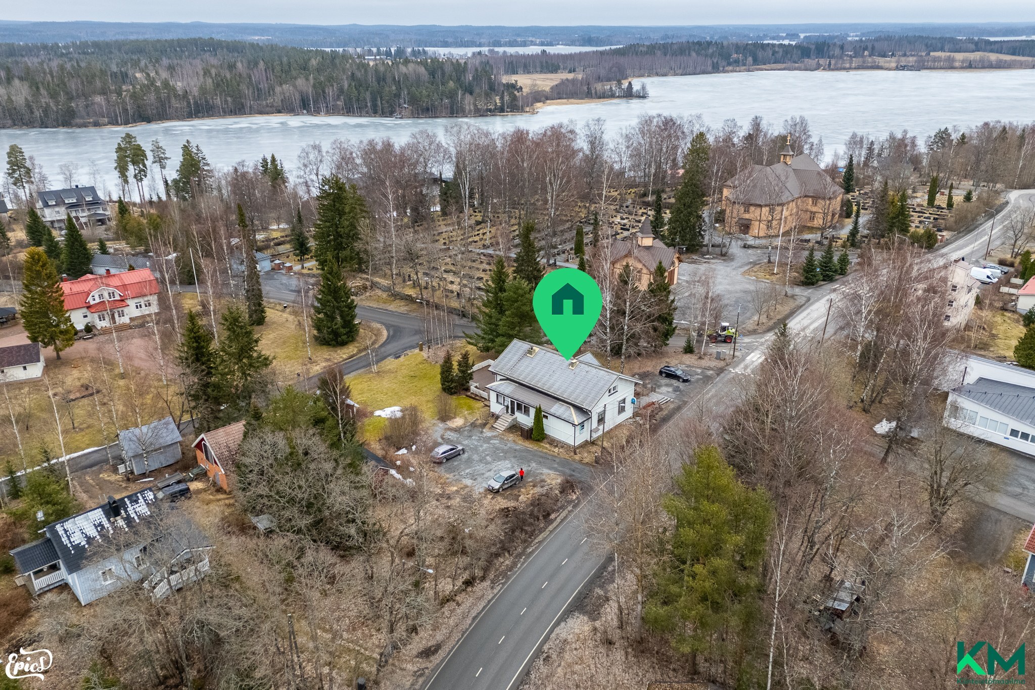 Pyhäjärven rantamaisemaa ja Rautialantien vanhaa kylänraittia