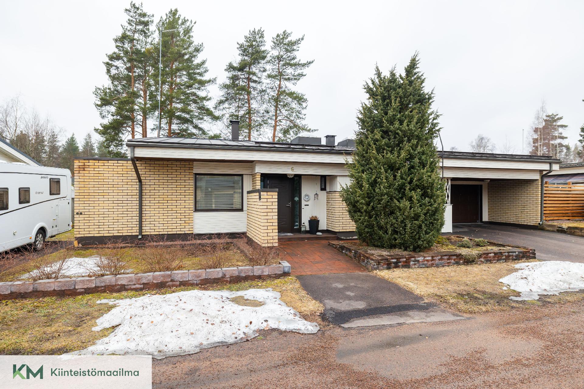 Hirvenkellonkatu 6, Mäntykangas, Kotka