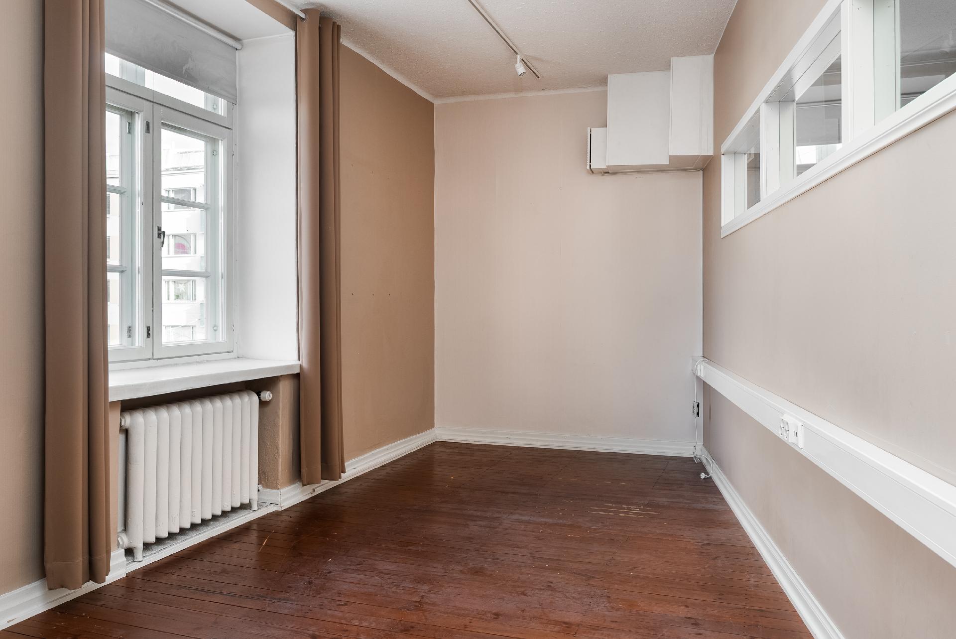 Kevyillä väliseinillä jaettu huone