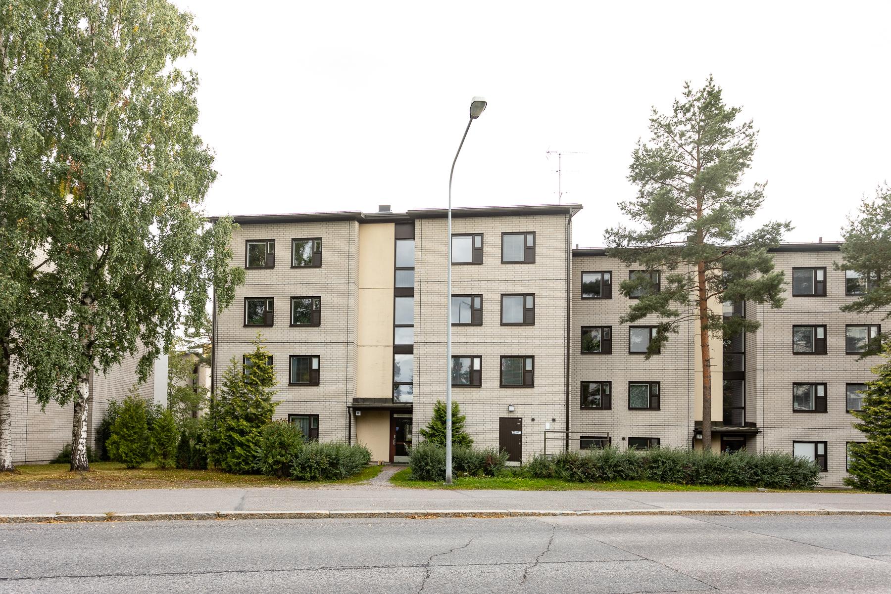 Vuosaarentie 11, Talo-1 sisäänkäynnin puolelta