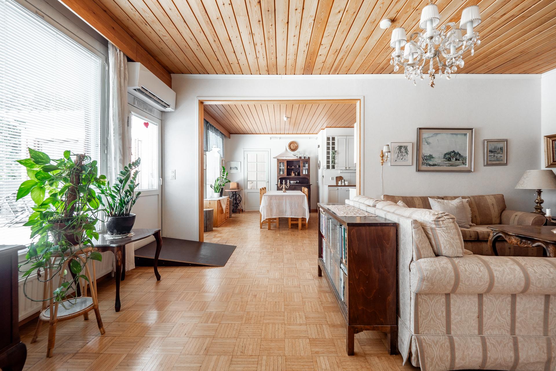 Voikukkatie 2, Rajakylä, Oulu