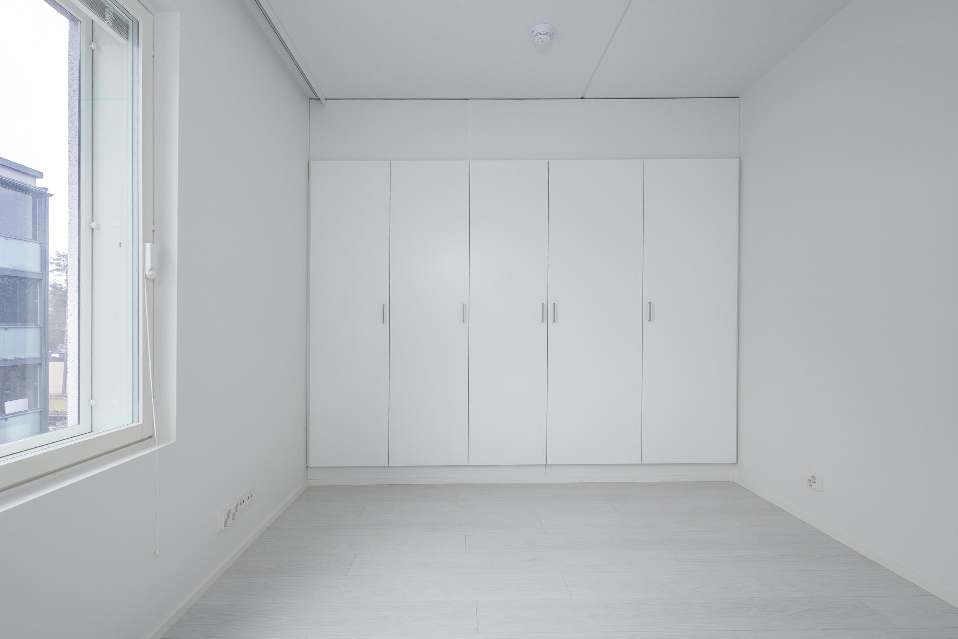 makuuhuoneissa kaappitilaa