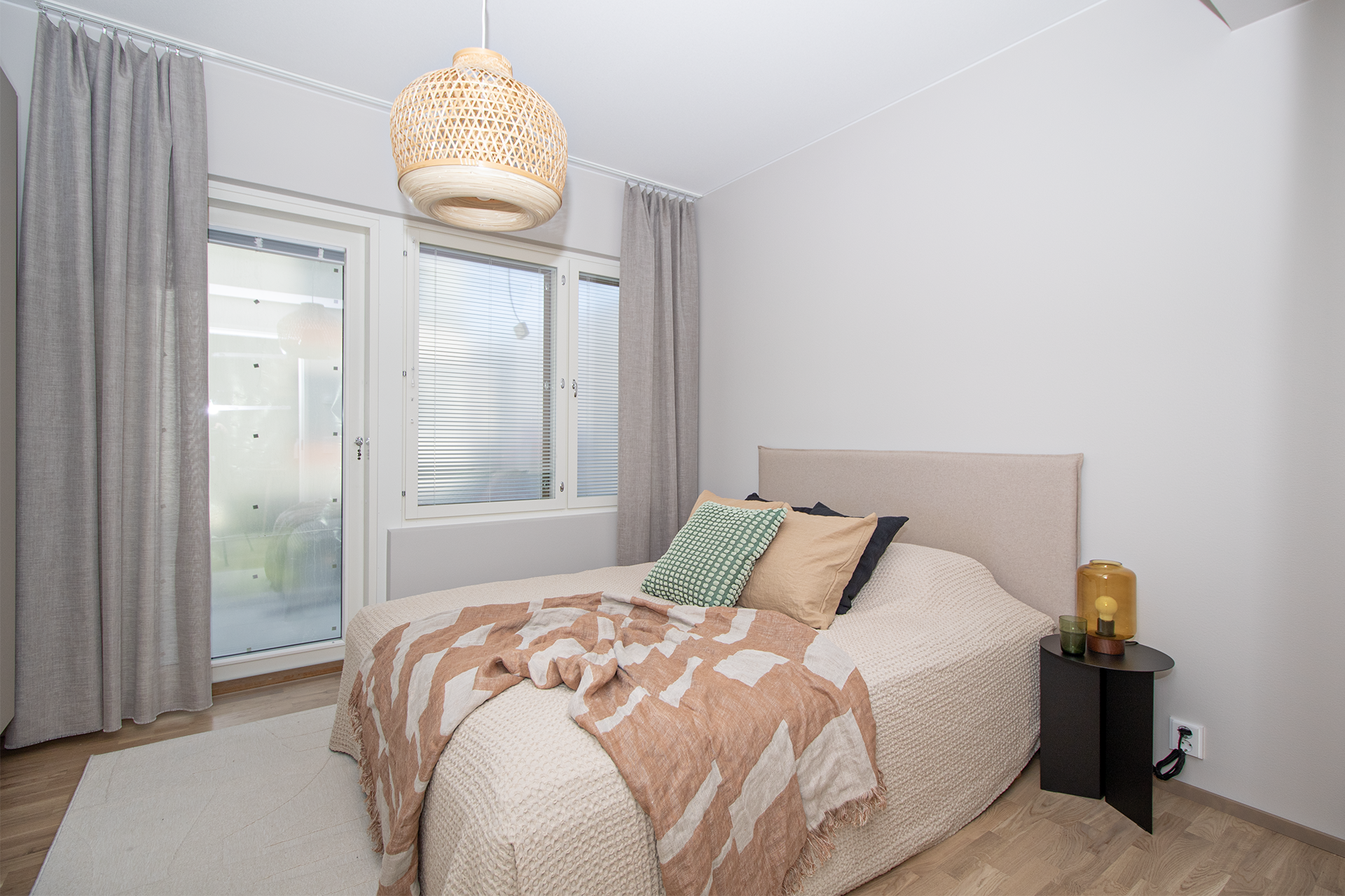 Valmiin C 4 huoneiston makuuhuone.