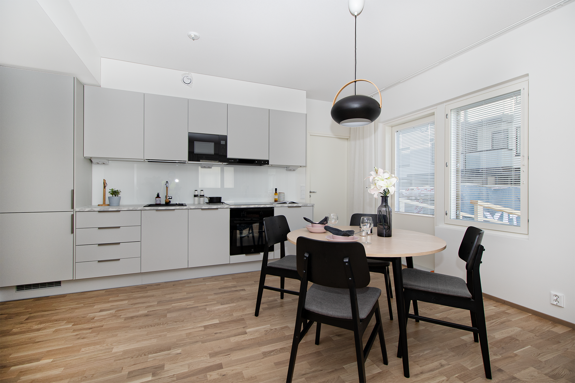 Valmiin C 3 asunnon keittiö.