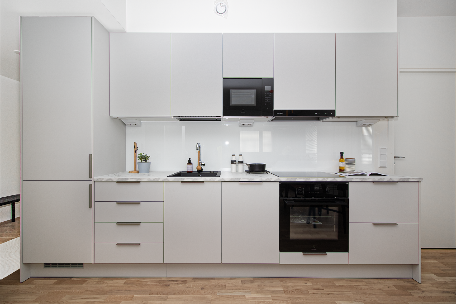 Valmiin asunnon C 3 keittiö.