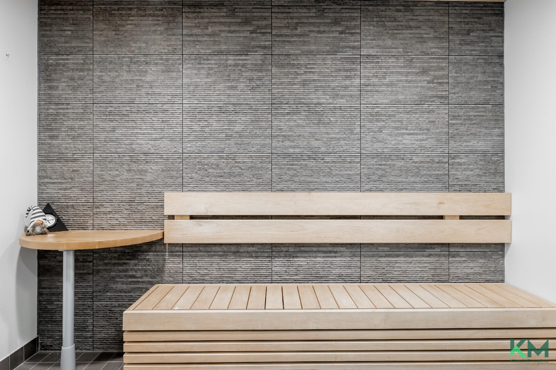 Taloyhtiön pukuhuone