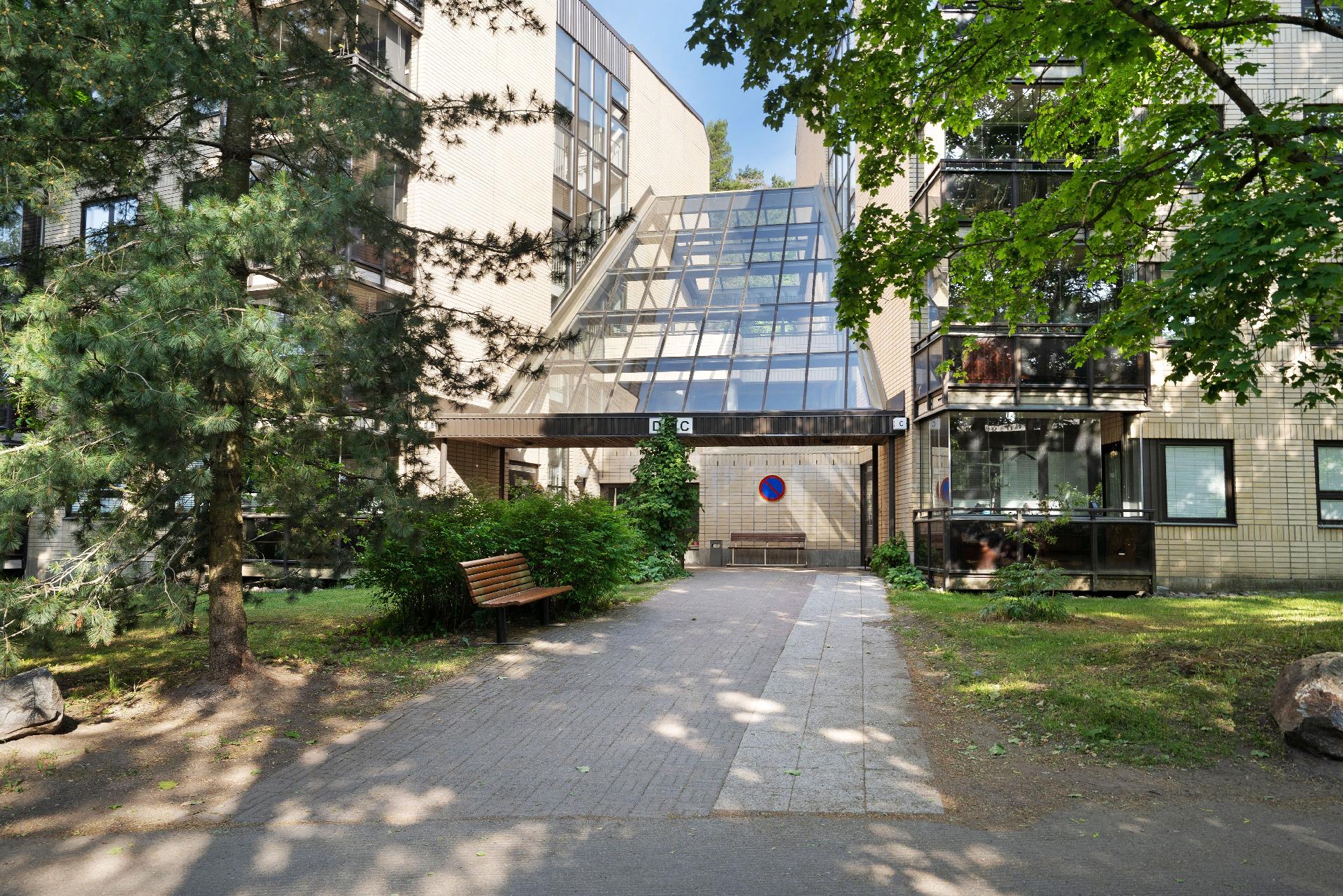 Kyläkirkontie 6-10, Pitäjänmäki, Helsinki