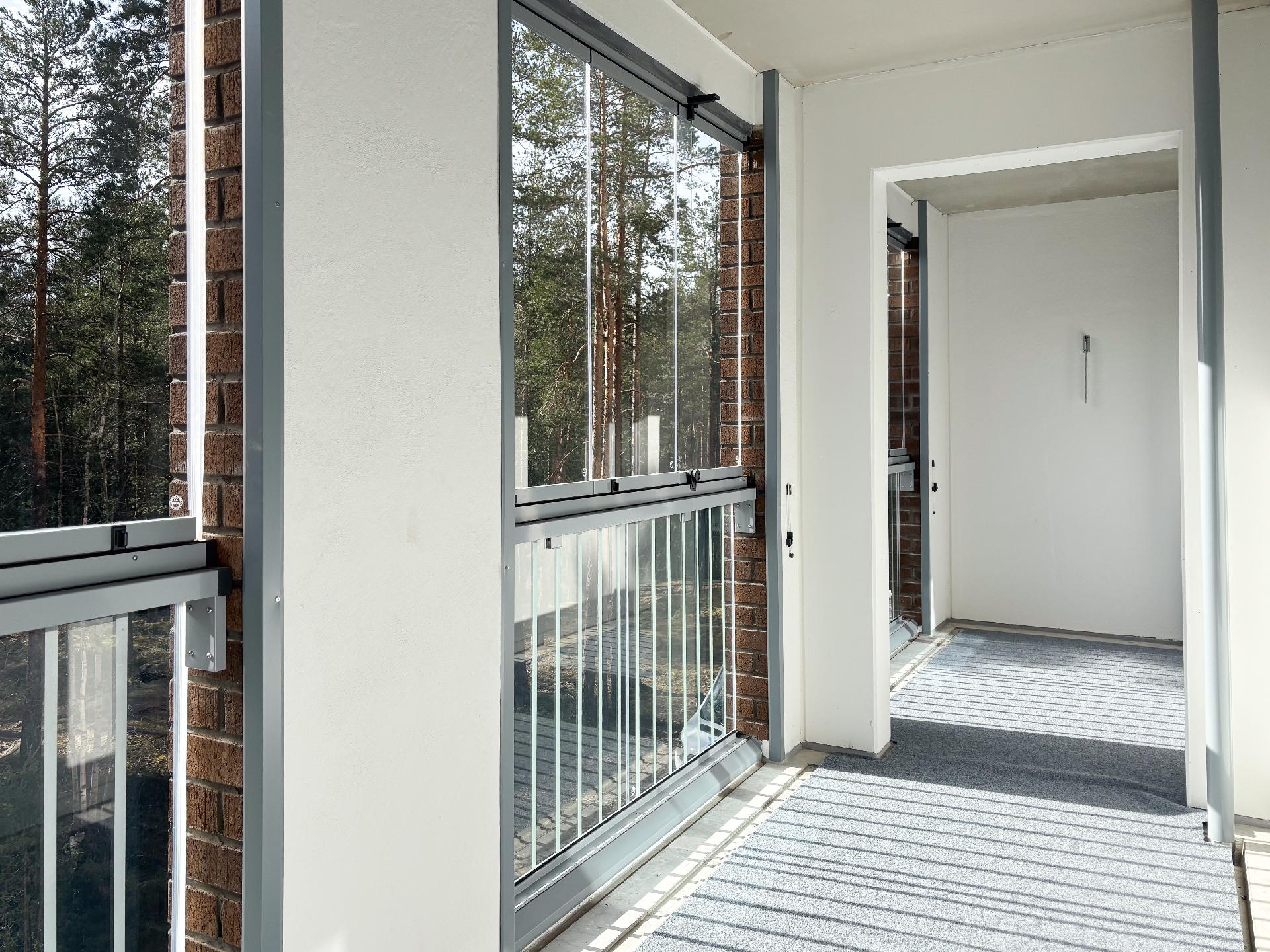 Parvekkeelta vehreät näkymät 